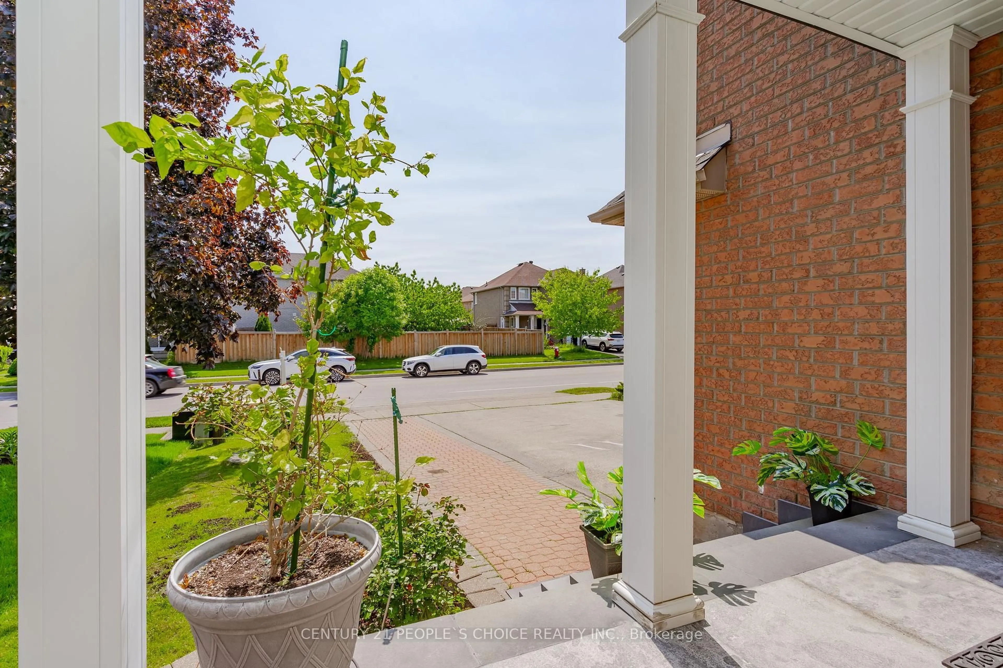 Patio, street for 225 Drinkwater Rd, Brampton Ontario L6Y 4S8