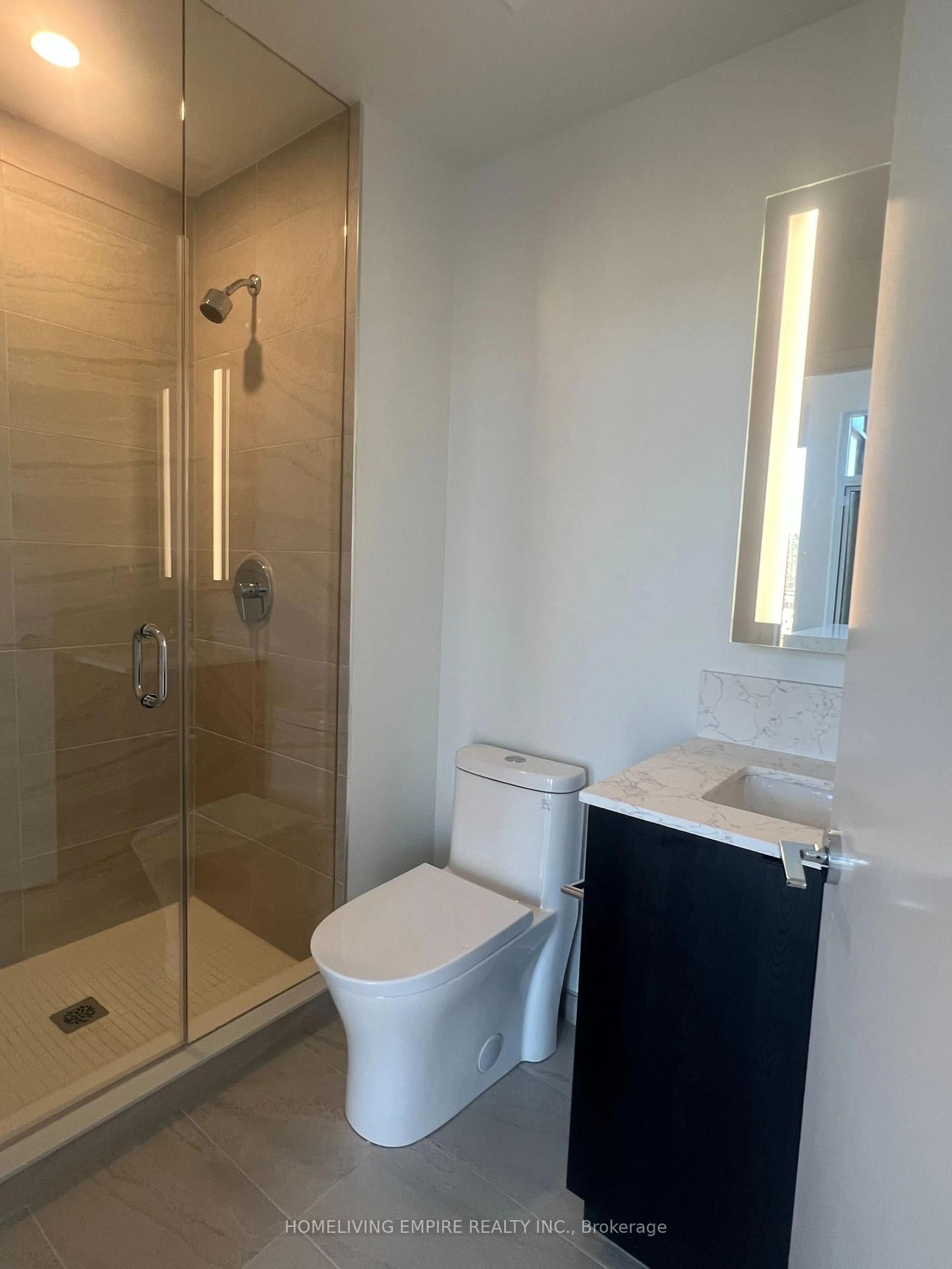 Standard bathroom, ceramic/tile floor for 270 Dufferin St #1103, Toronto Ontario M6K 0H8