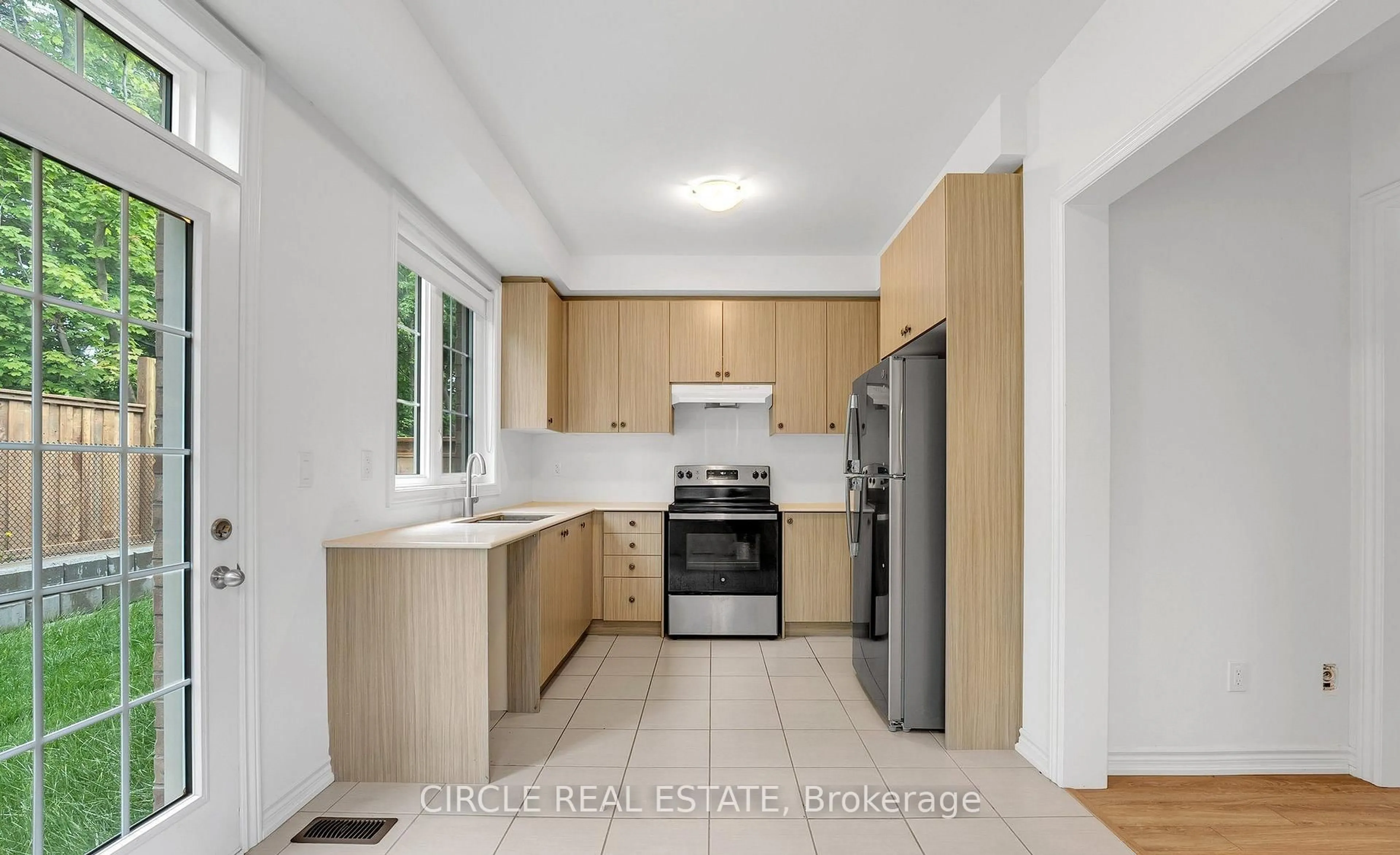 Standard kitchen, unknown for 68 First St #19, Orangeville Ontario L9W 2E6