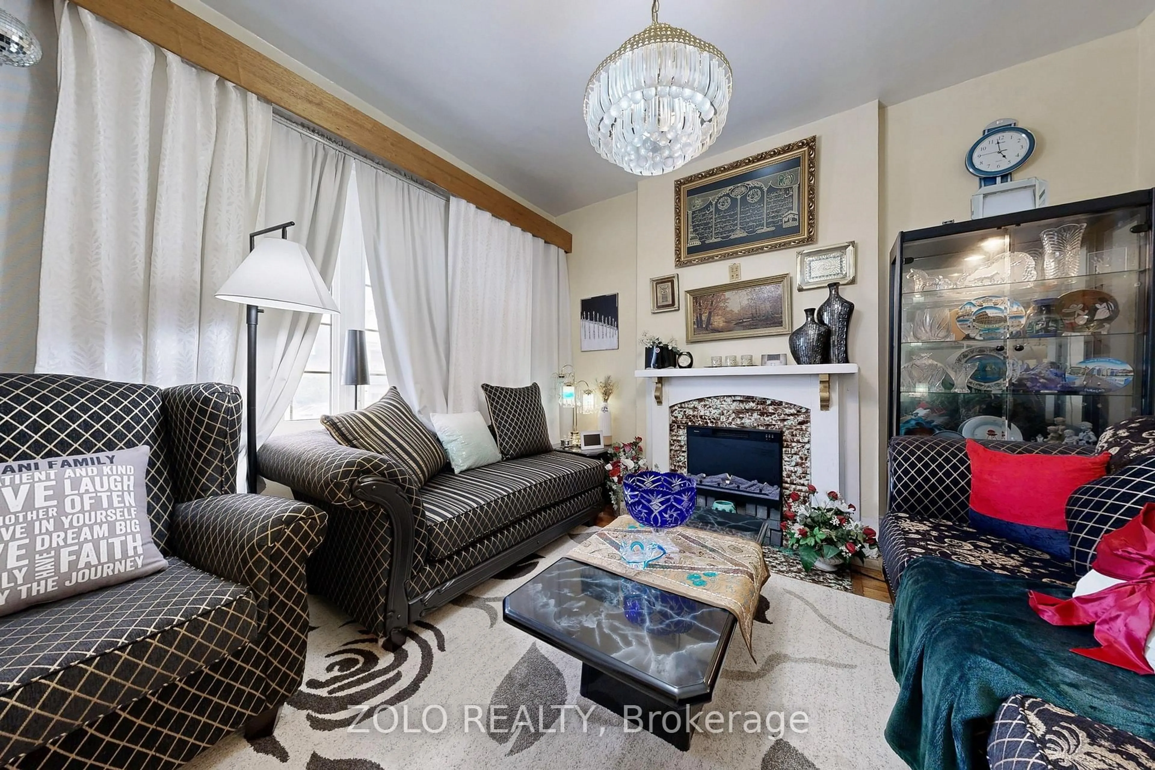 Living room with furniture, unknown for 1083 Dupont St, Toronto Ontario M6H 1Z9