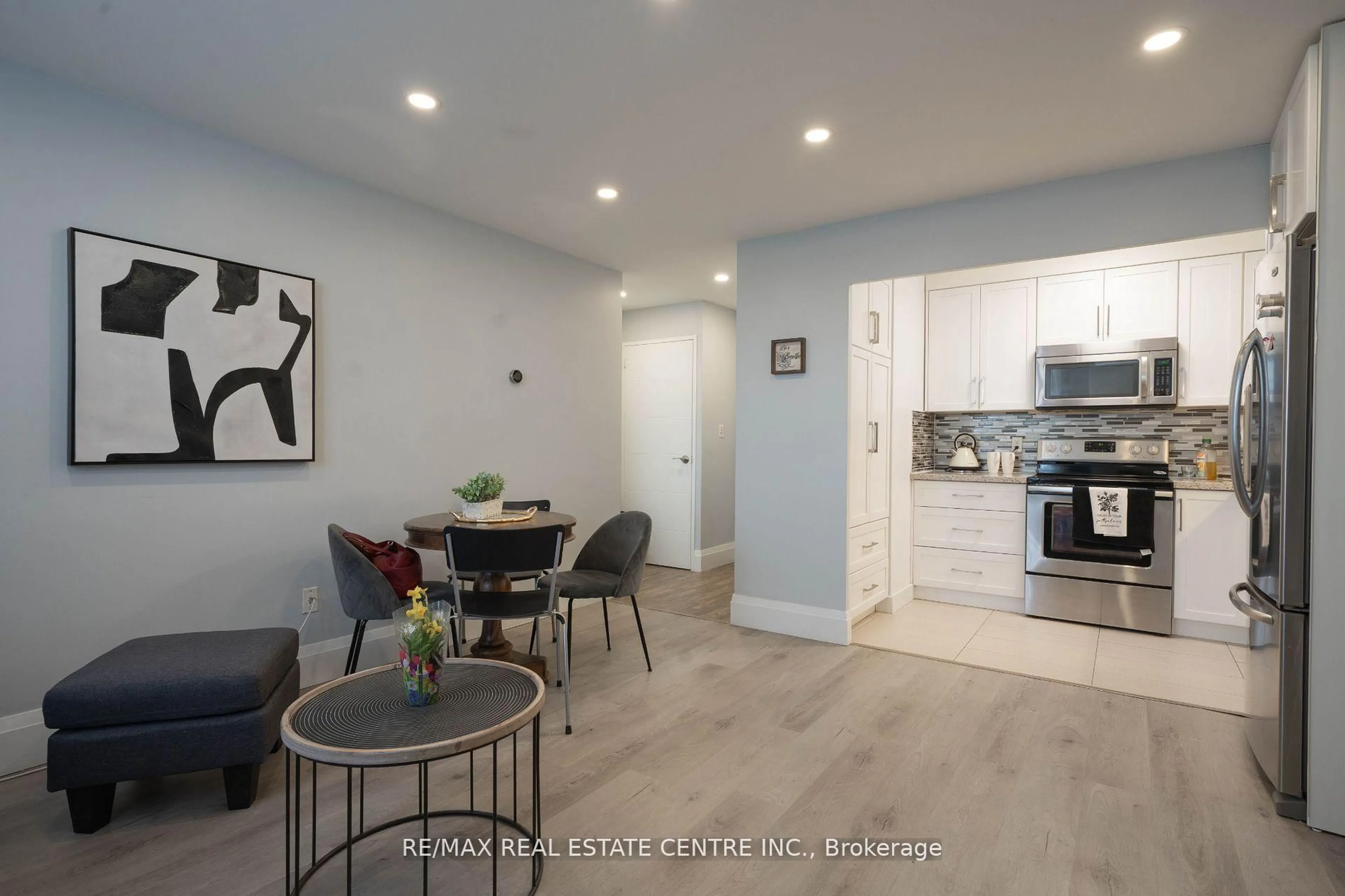 Open concept kitchen, unknown for 3621 Lakeshore Blvd #504, Toronto Ontario M8W 4W1