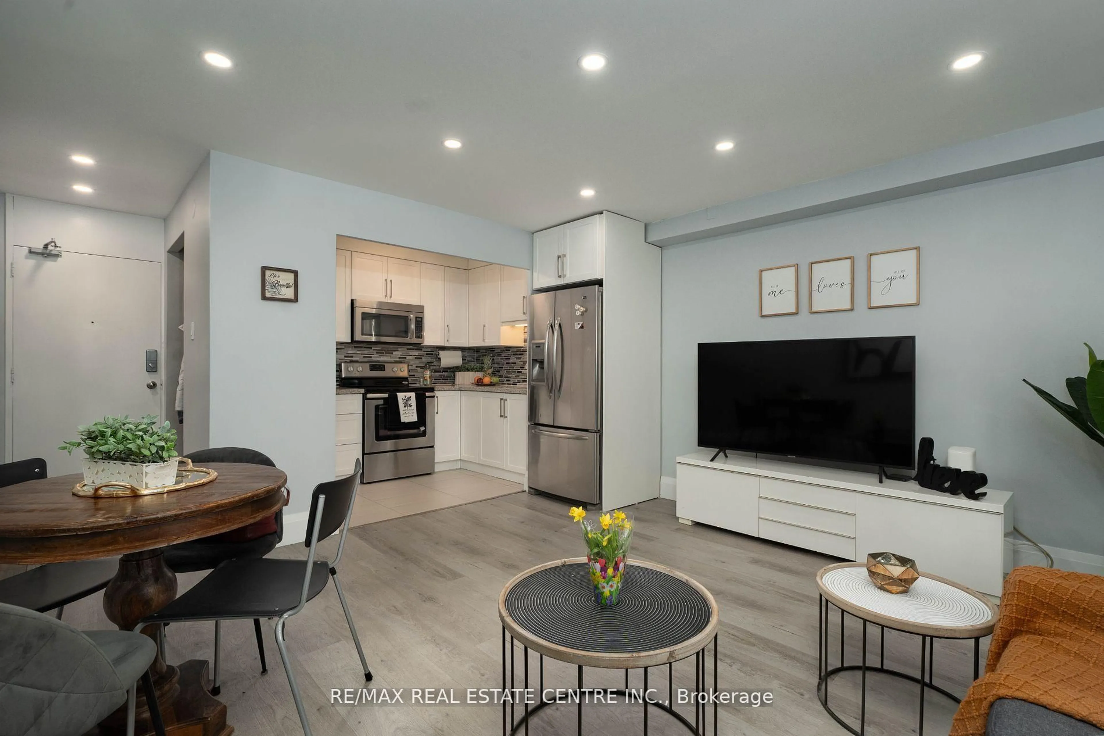 Open concept kitchen, unknown for 3621 Lakeshore Blvd #504, Toronto Ontario M8W 4W1