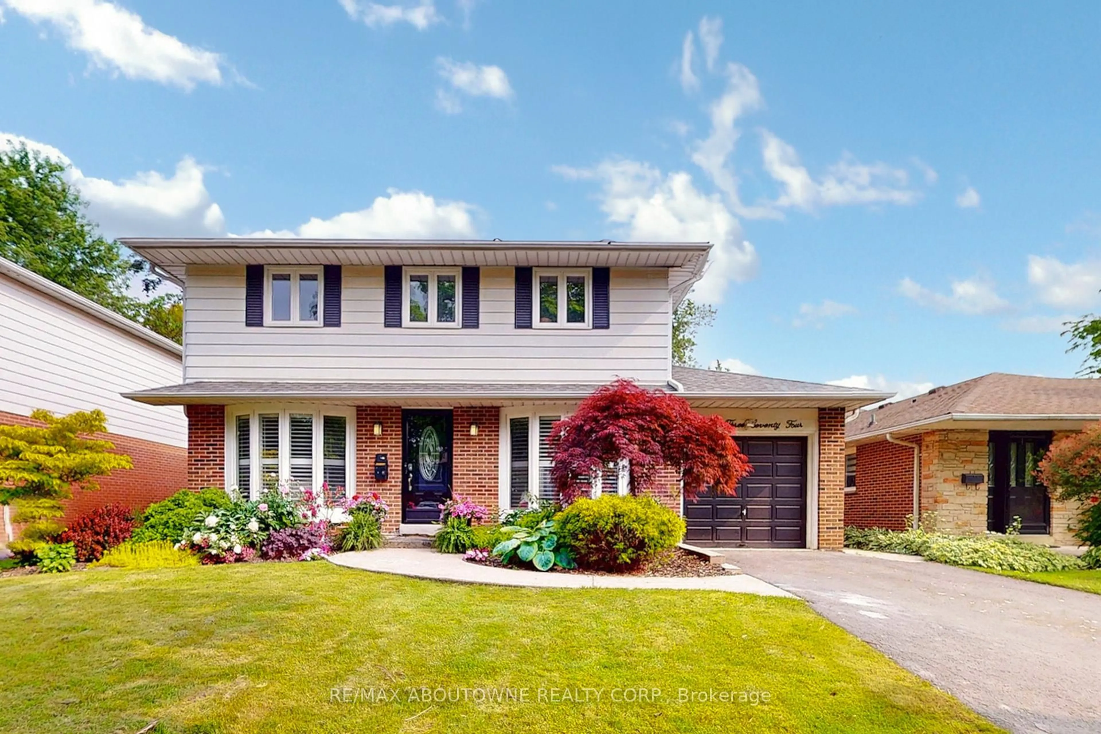 Home with brick exterior material, street for 2374 Woking Cres, Mississauga Ontario L5K 1Z7