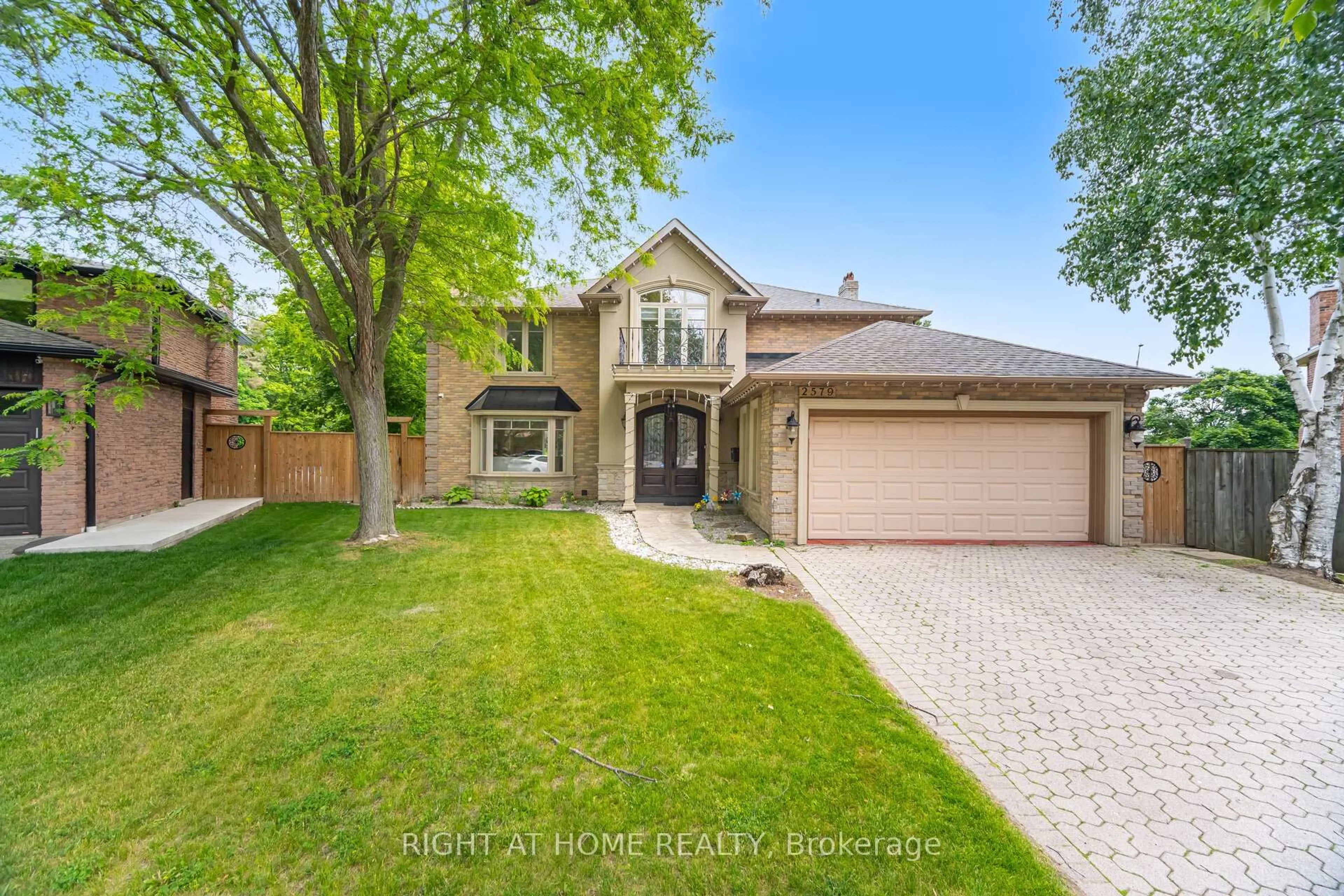 Home with brick exterior material, street for 2579 Kenna Crt, Mississauga Ontario L5K 2K4