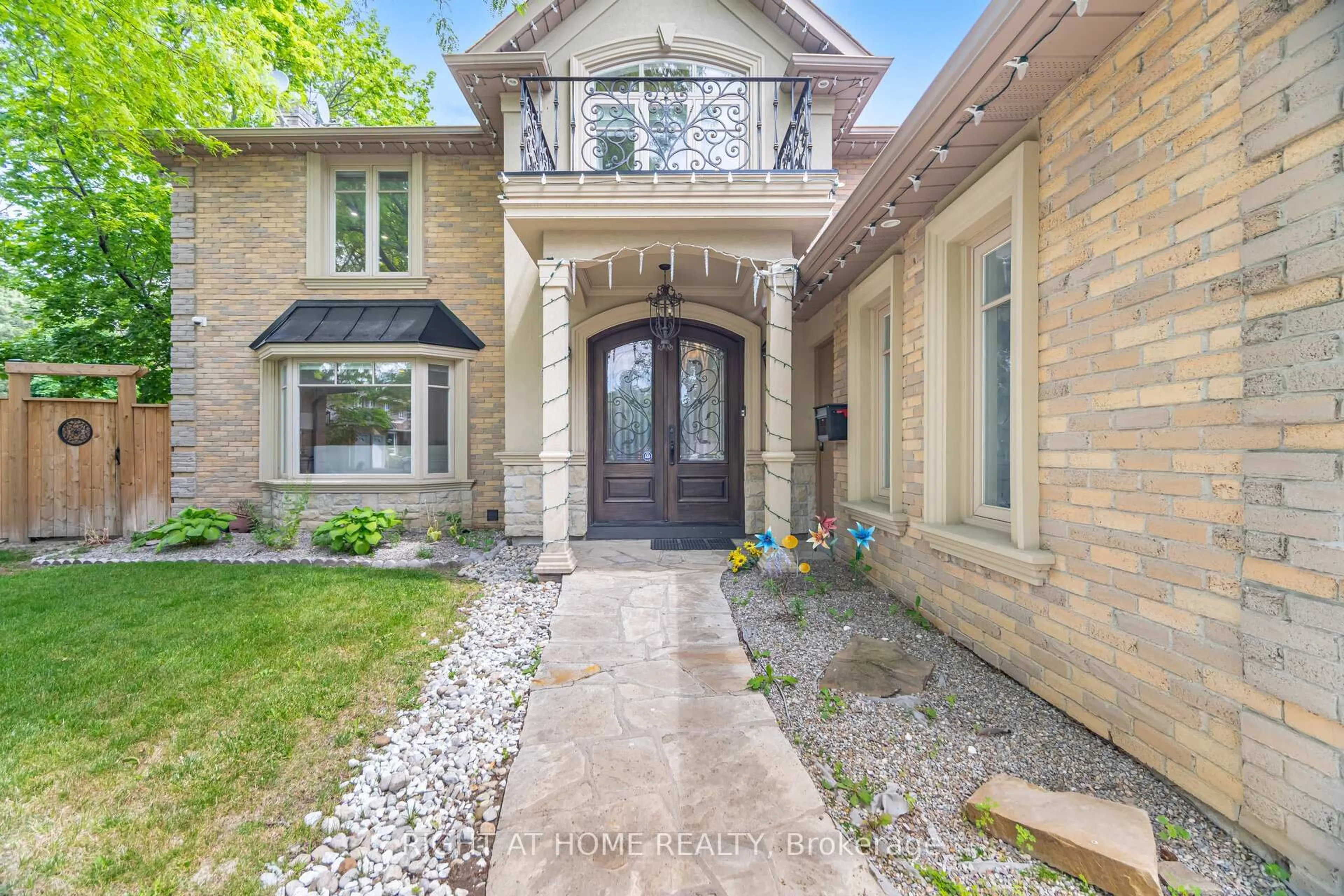 Home with brick exterior material, street for 2579 Kenna Crt, Mississauga Ontario L5K 2K4