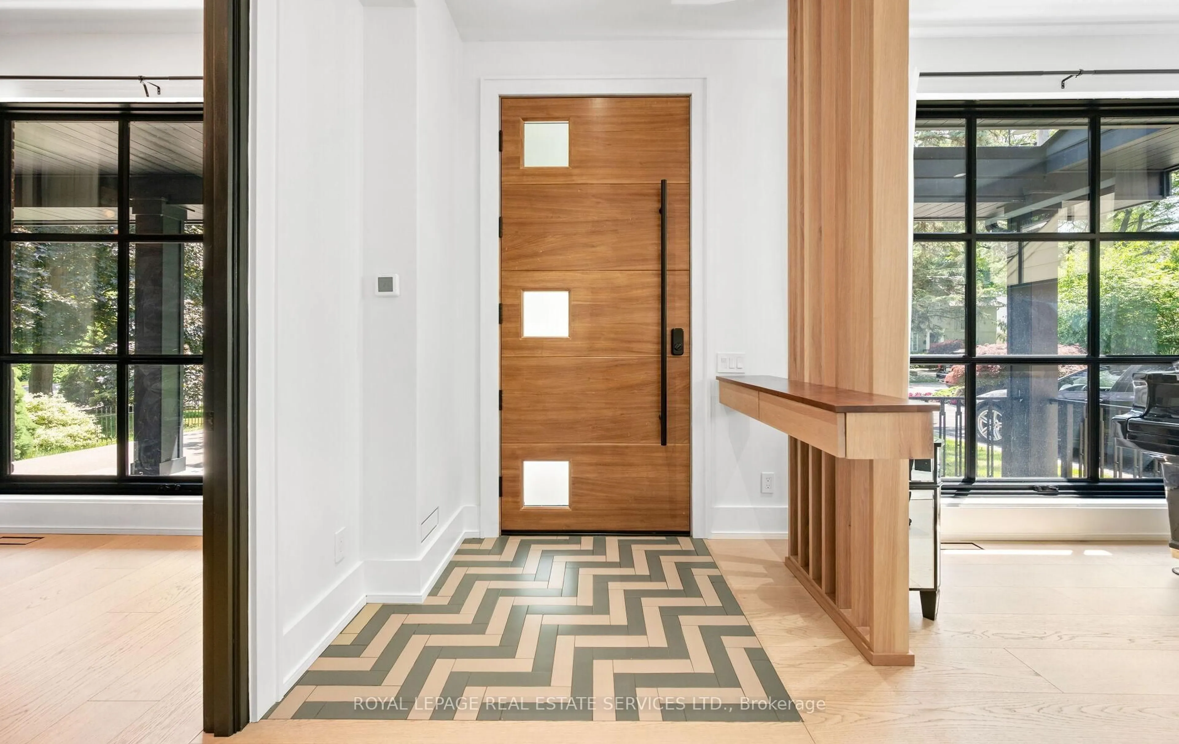 Indoor entryway for 10 Colwood Rd, Toronto Ontario M9A 4E3