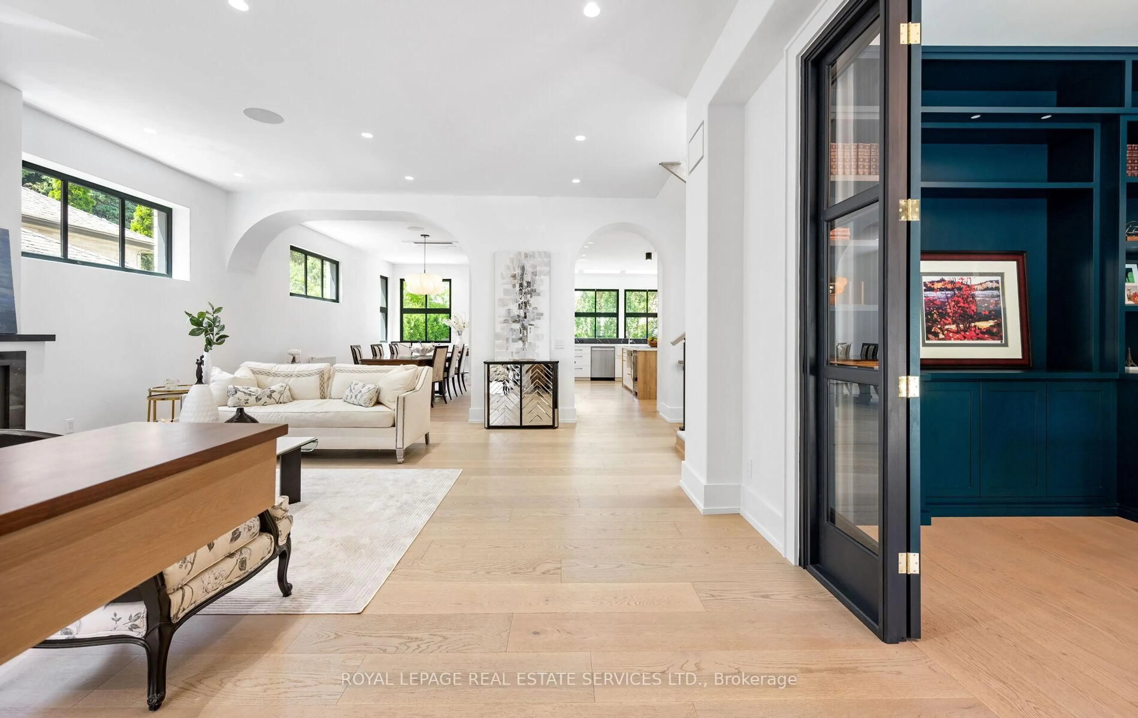 Indoor entryway for 10 Colwood Rd, Toronto Ontario M9A 4E3