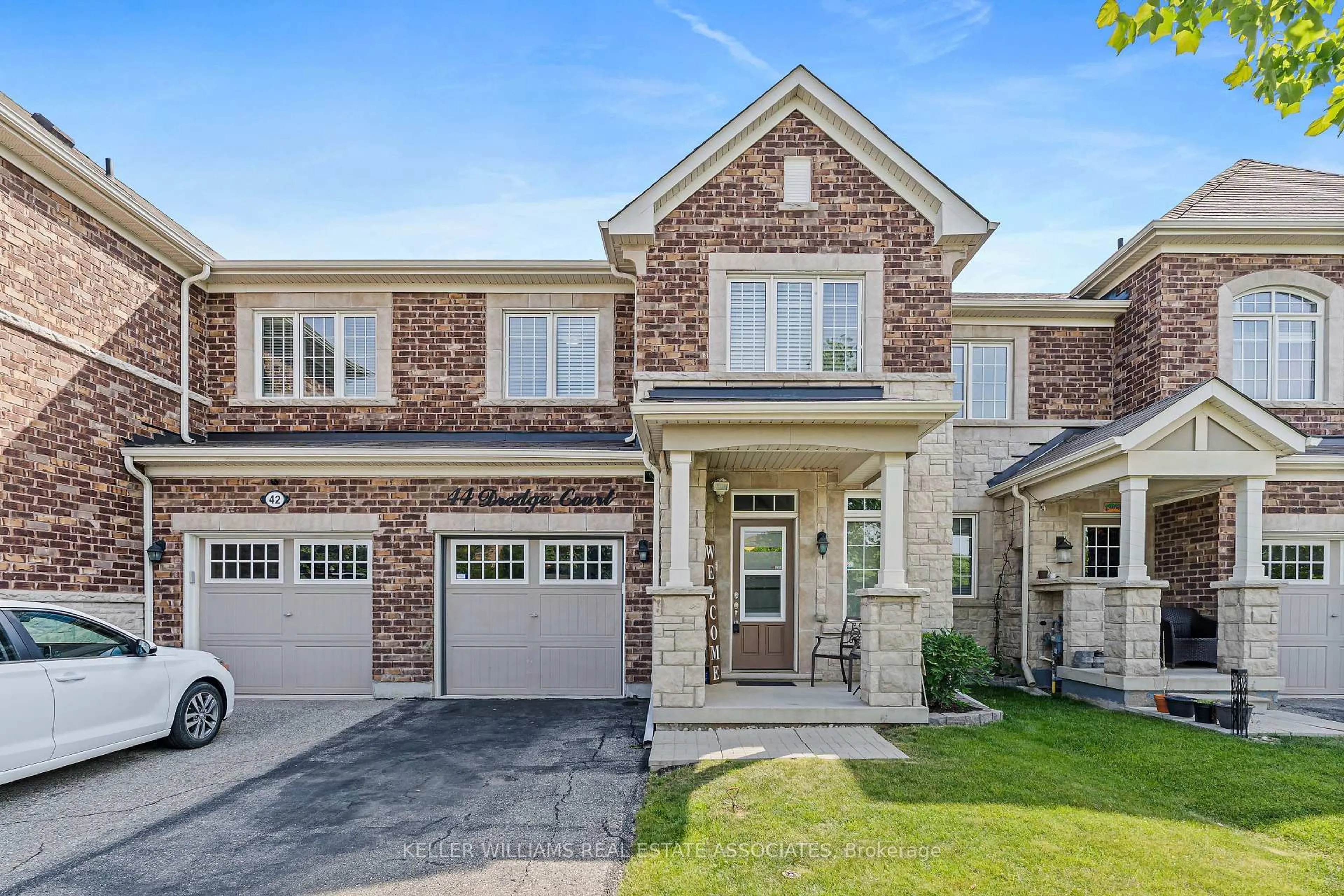 Home with brick exterior material, street for 44 Dredge Crt, Milton Ontario L9T 8T1