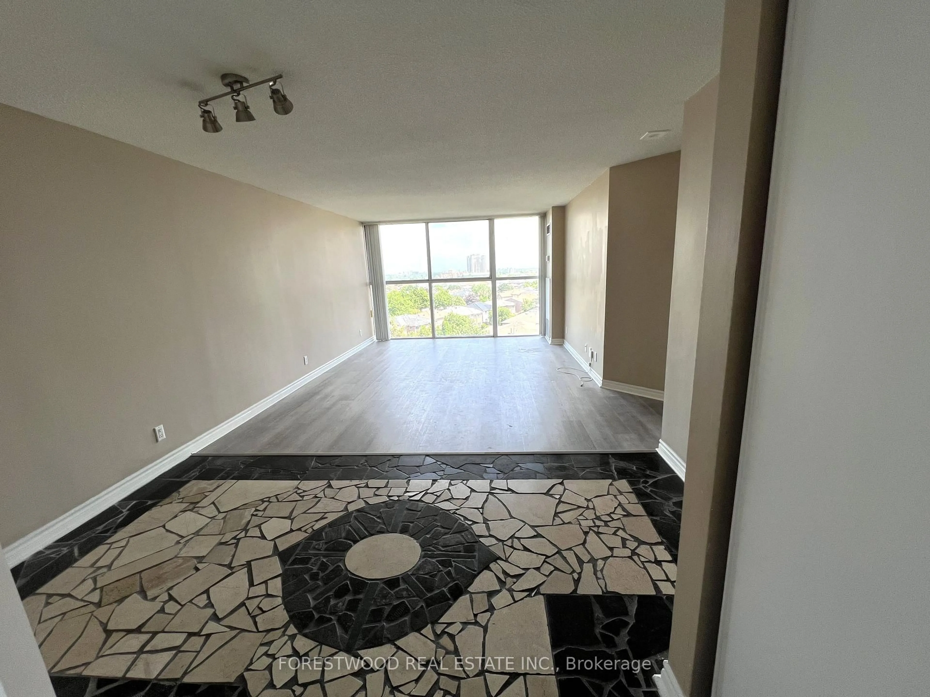 Indoor foyer for 35 Trailwood Dr #711, Mississauga Ontario L4Z 3L6