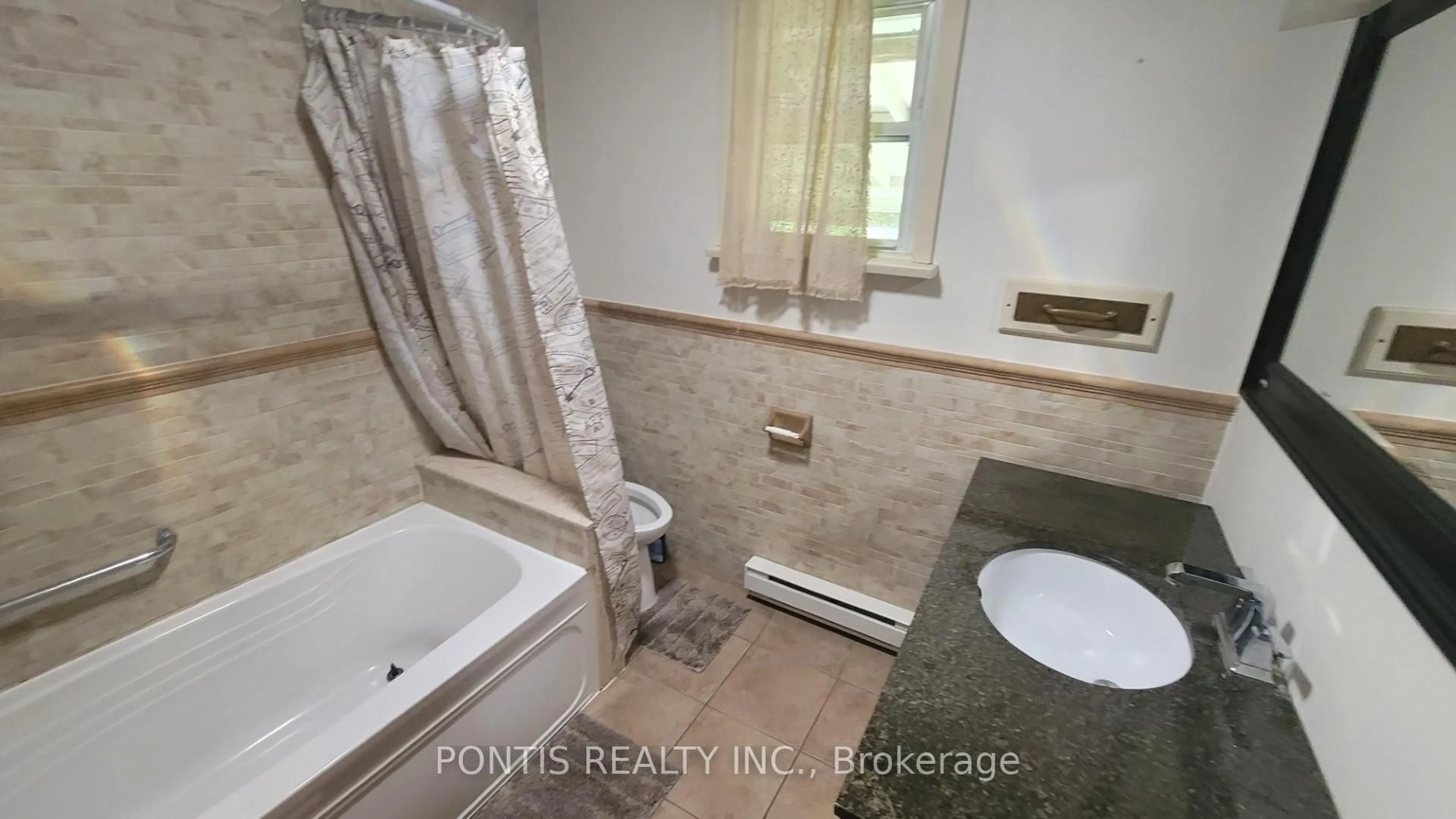 Standard bathroom, ceramic/tile floor for 83 DENISON Ave, Brampton Ontario L6X 1E9
