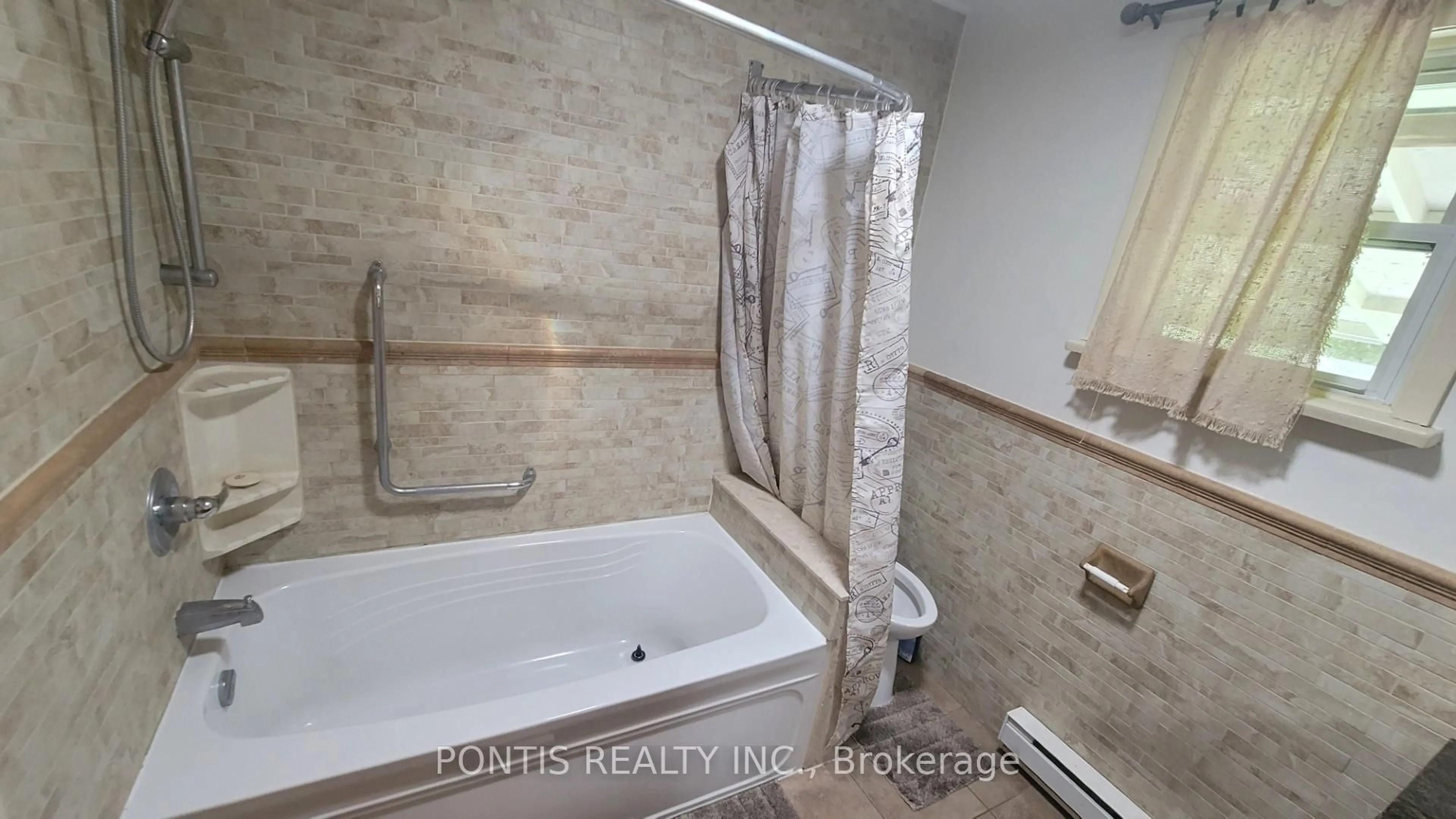 Standard bathroom, ceramic/tile floor for 83 DENISON Ave, Brampton Ontario L6X 1E9