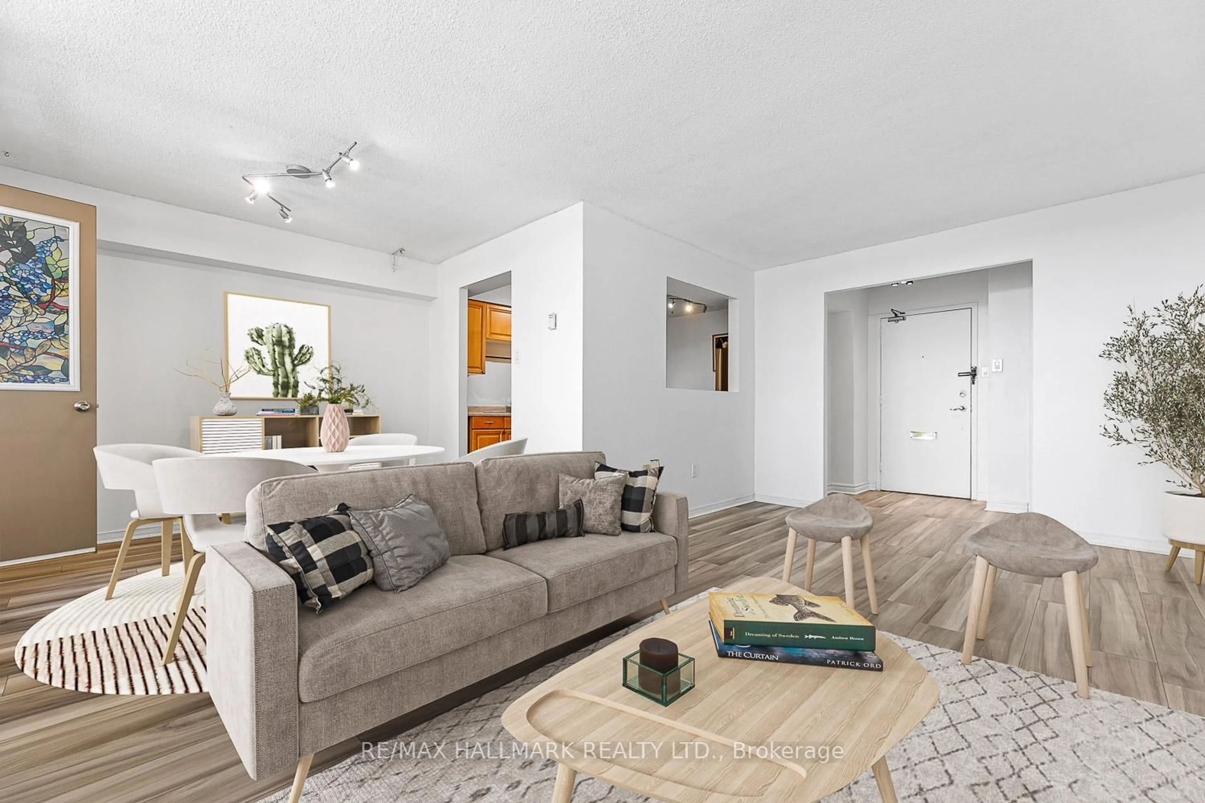 Living room with furniture, unknown for 5 Frith Rd #701, Toronto Ontario M3N 2L5