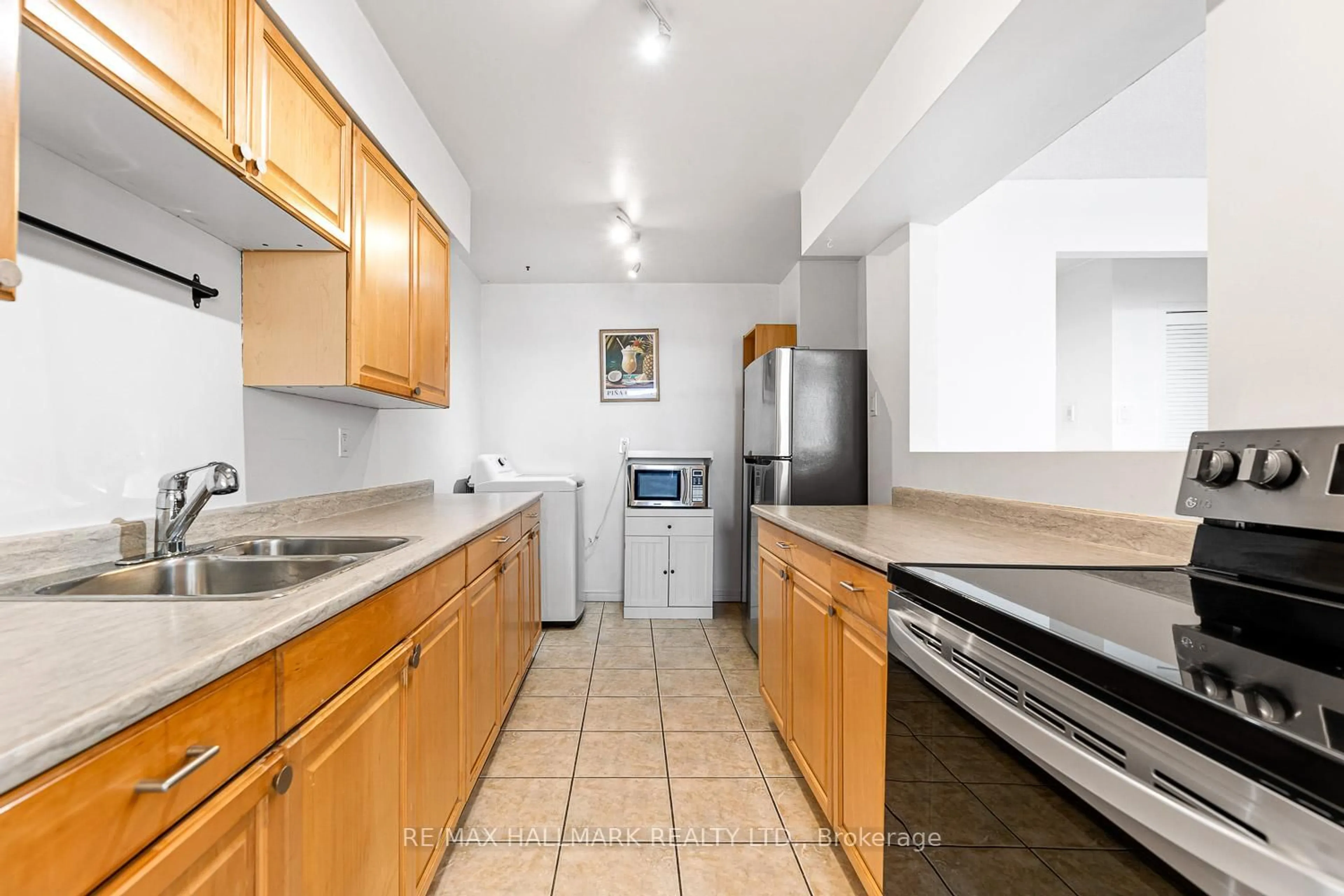 Standard kitchen, unknown for 5 Frith Rd #701, Toronto Ontario M3N 2L5