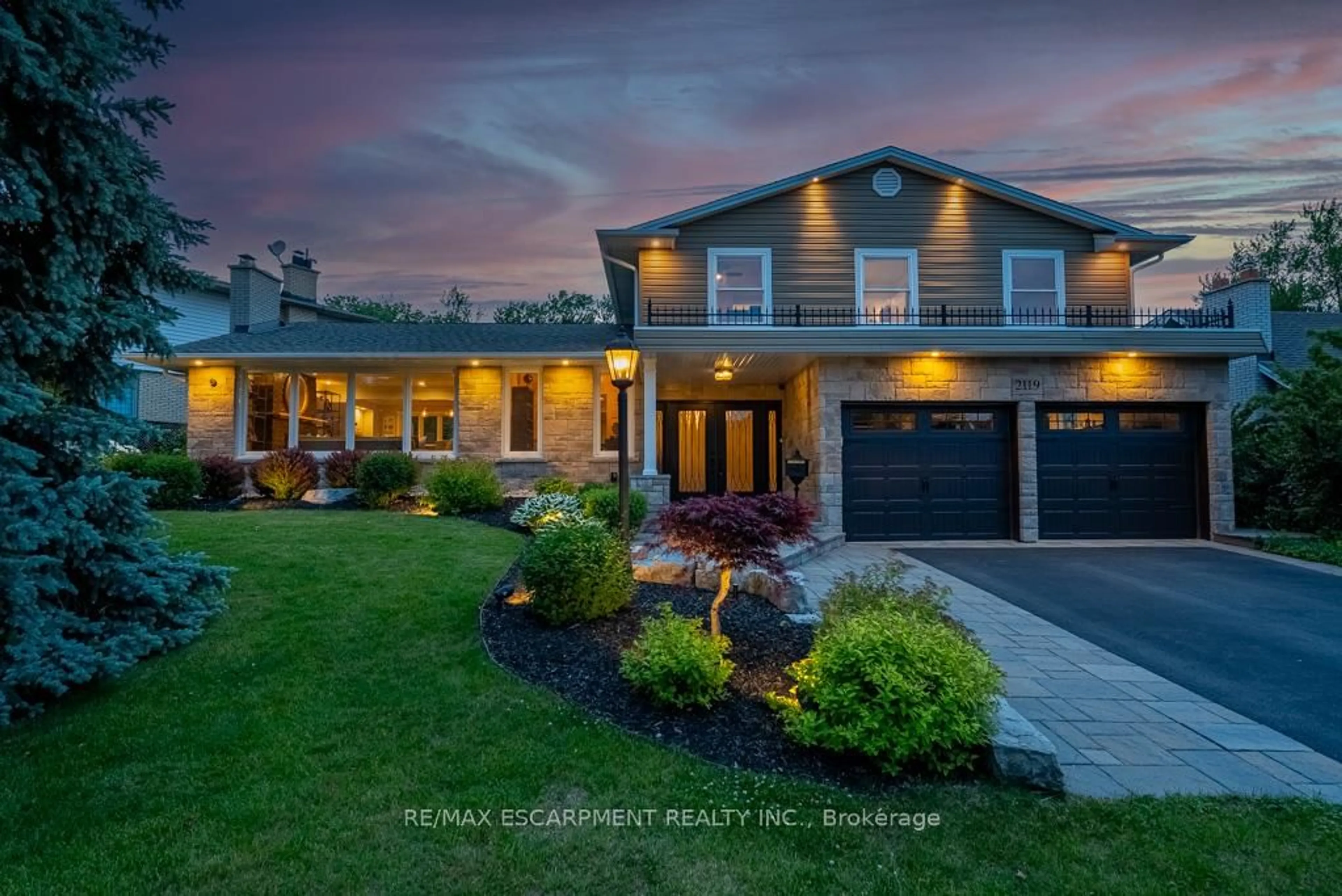 Home with brick exterior material, unknown for 2119 Agincourt Cres, Burlington Ontario L7P 1P3