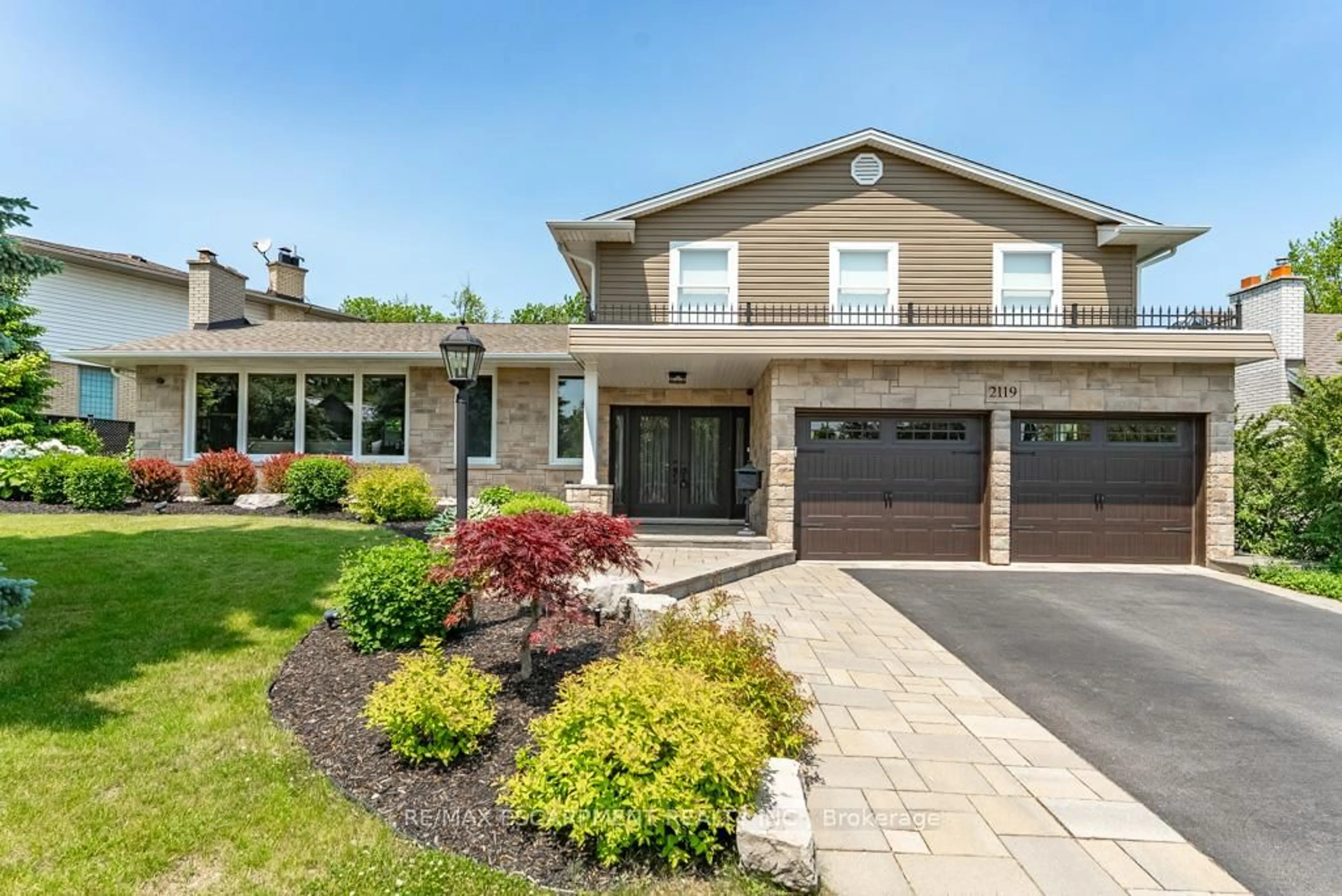 Home with brick exterior material, street for 2119 Agincourt Cres, Burlington Ontario L7P 1P3