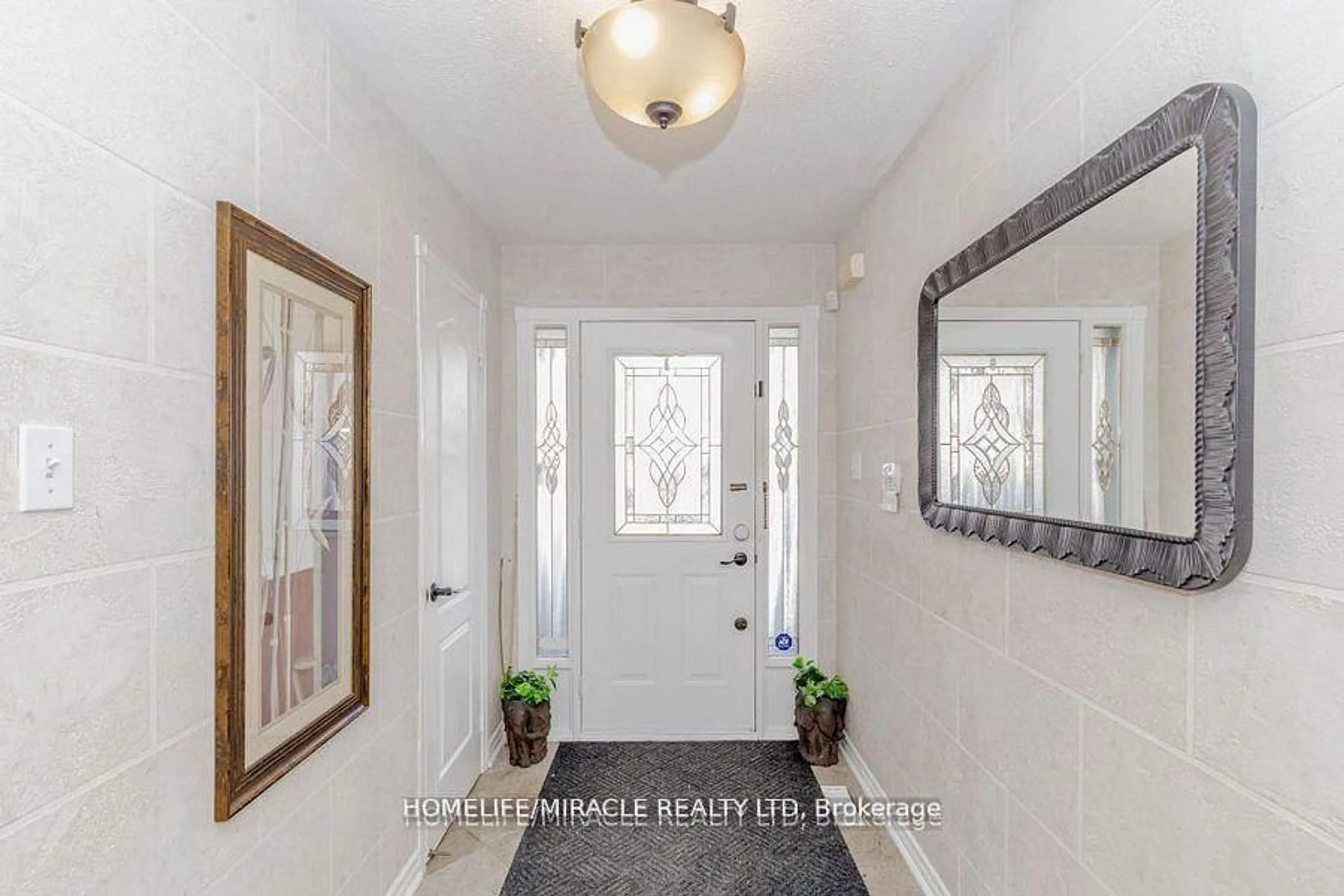 Indoor entryway for 38 Heartleaf Cres, Brampton Ontario L7A 2B7