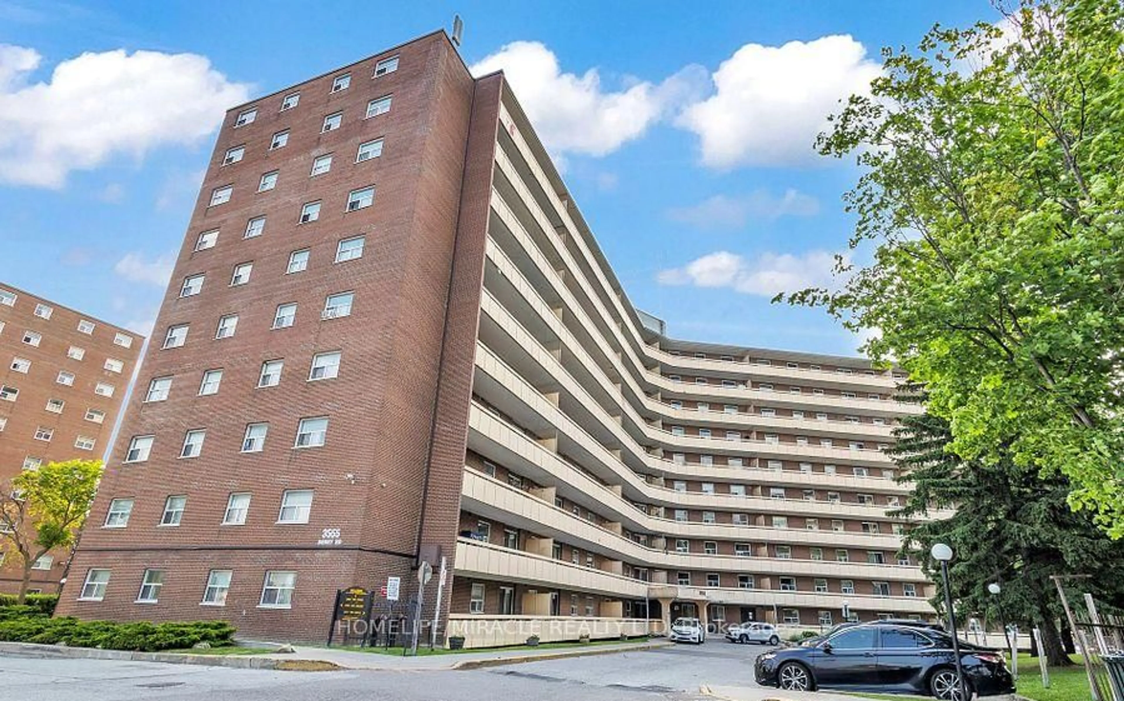 Patio, building for 3555 Derry Rd #806, Mississauga Ontario L4T 1B2
