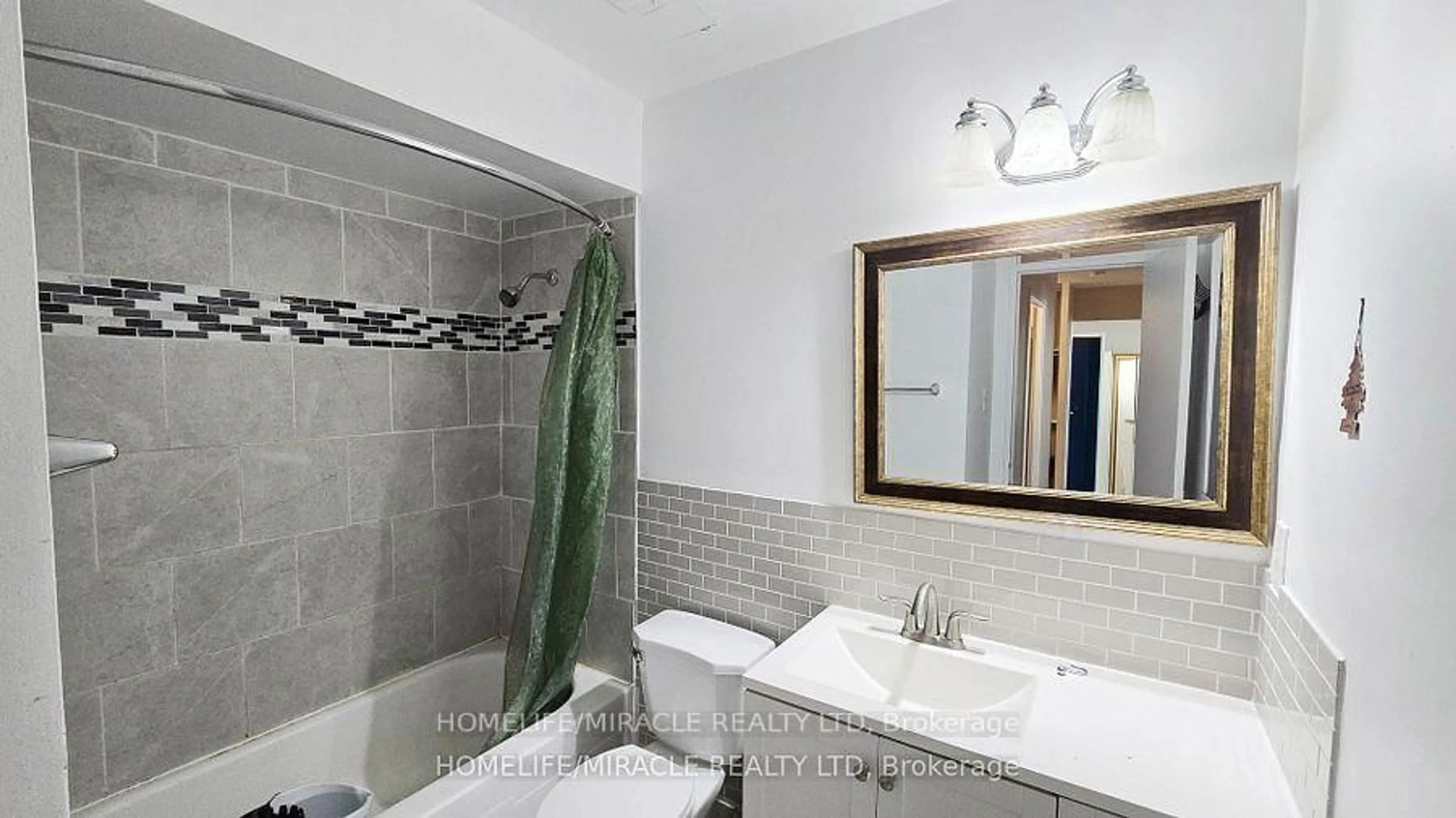 Standard bathroom, ceramic/tile floor for 3555 Derry Rd #806, Mississauga Ontario L4T 1B2