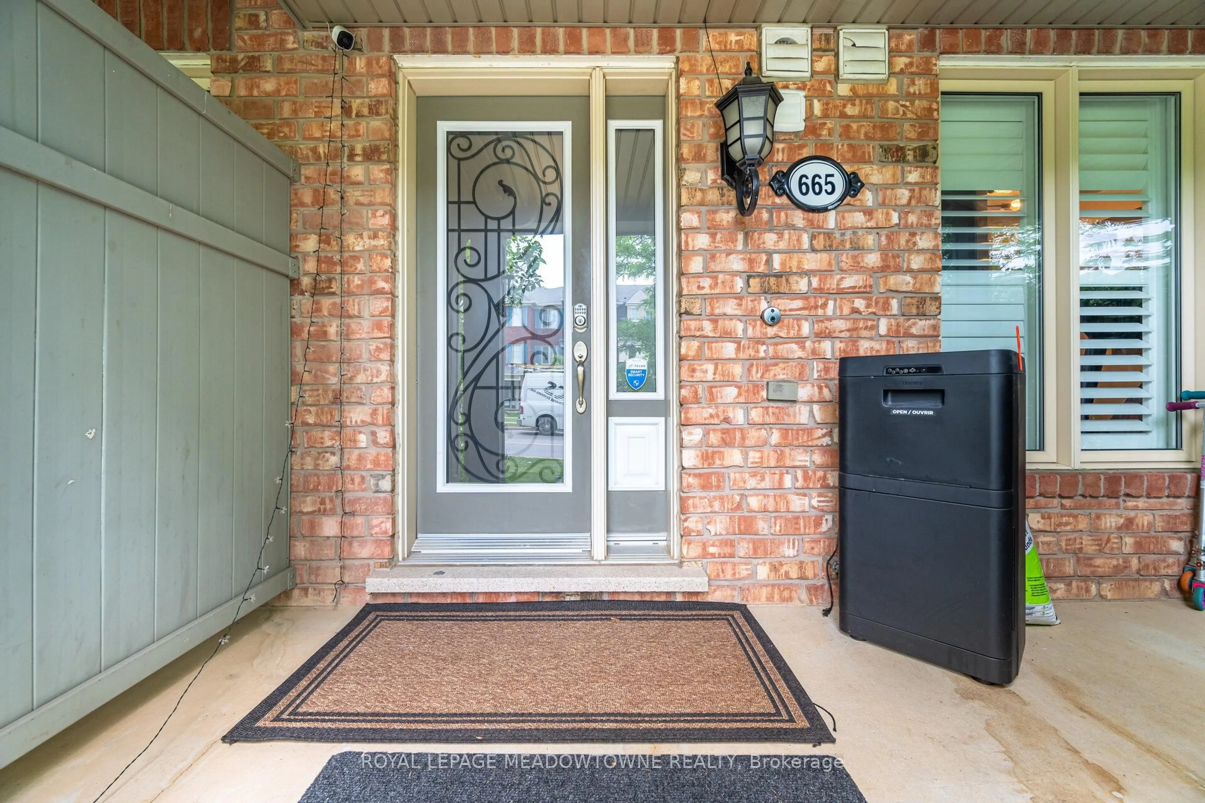 Indoor entryway for 665 Holly Ave, Milton Ontario L9T 0G2