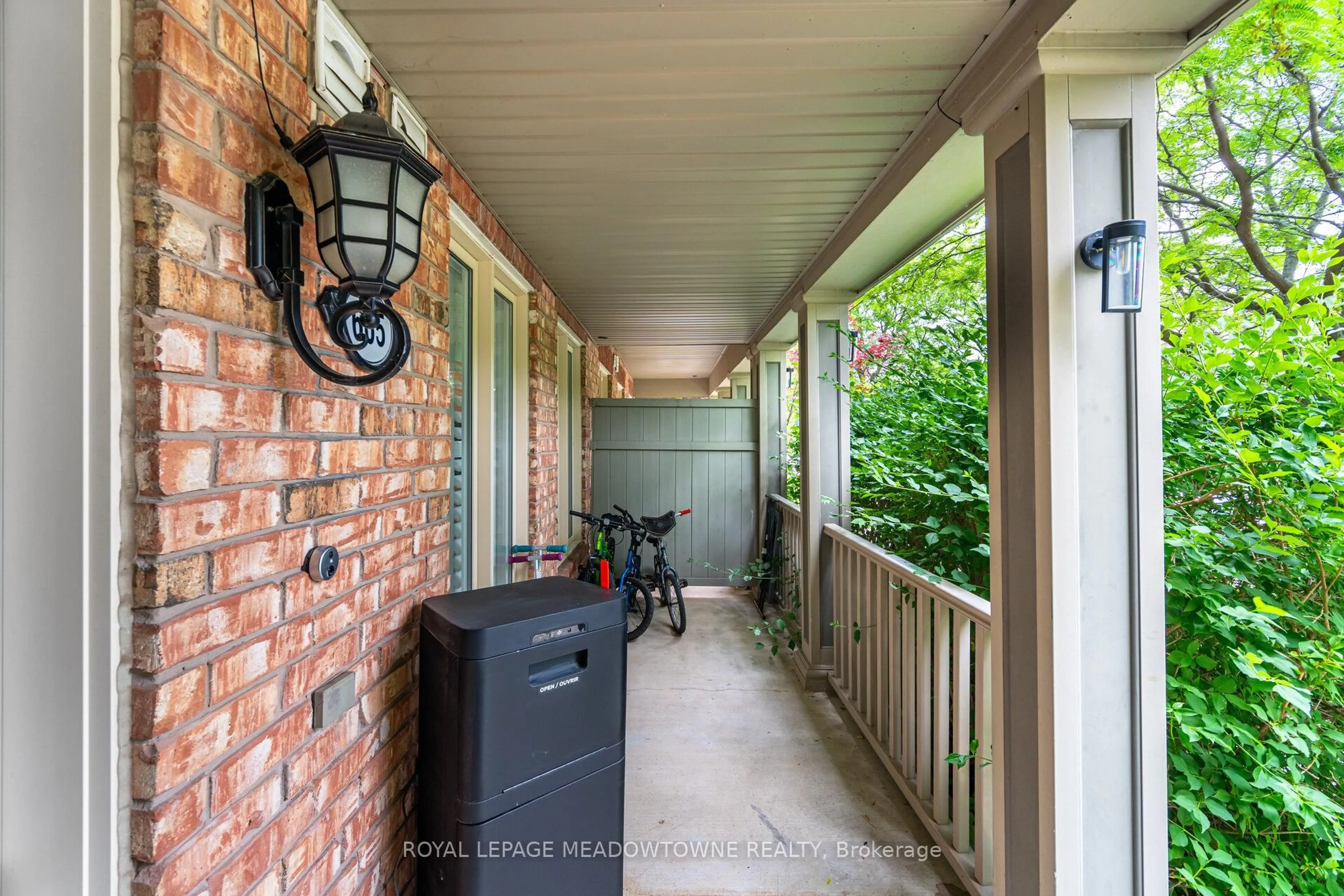 Indoor entryway for 665 Holly Ave, Milton Ontario L9T 0G2
