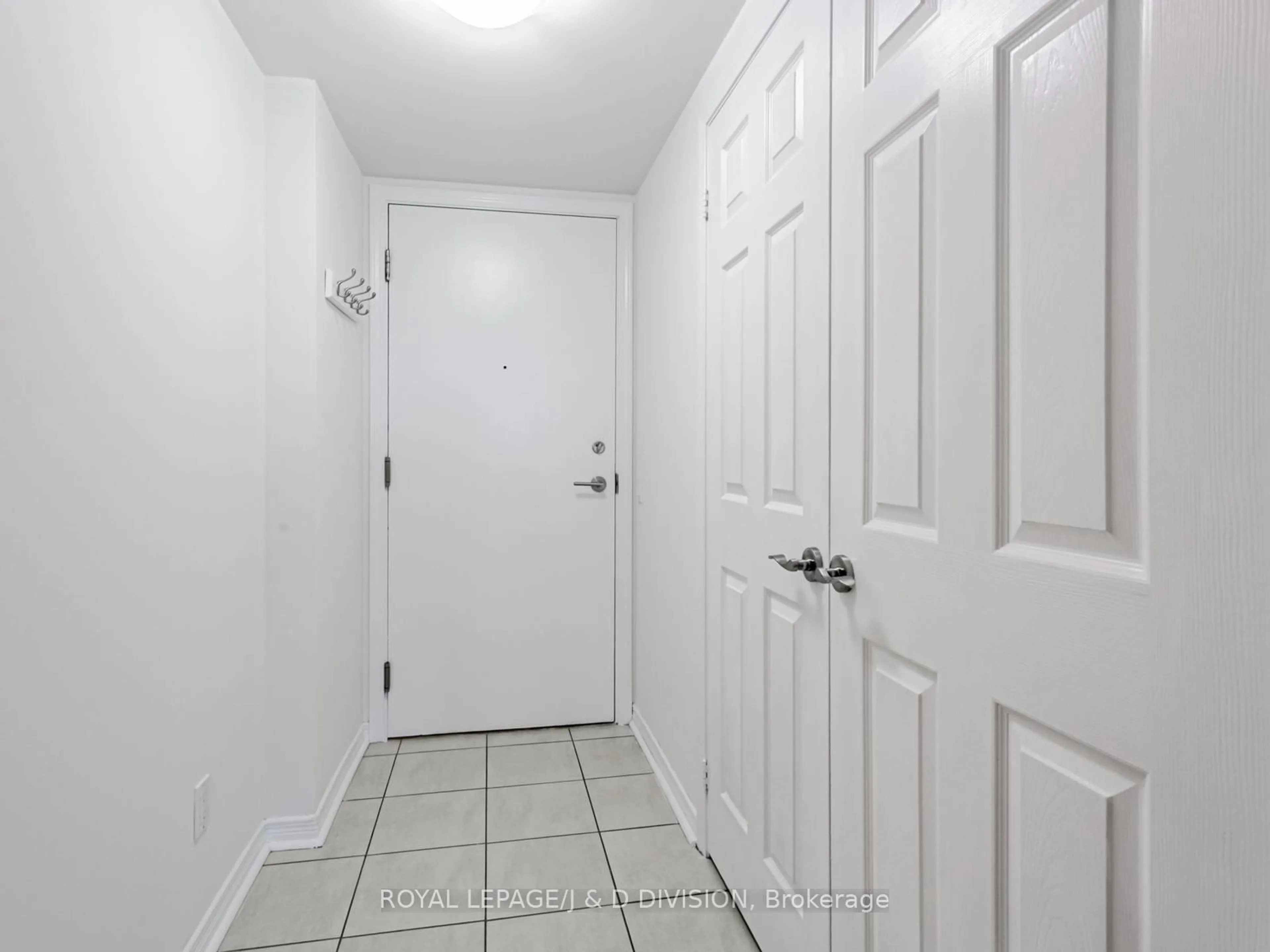 Indoor entryway for 60 Heintzman St #1229, Toronto Ontario M6P 5A1