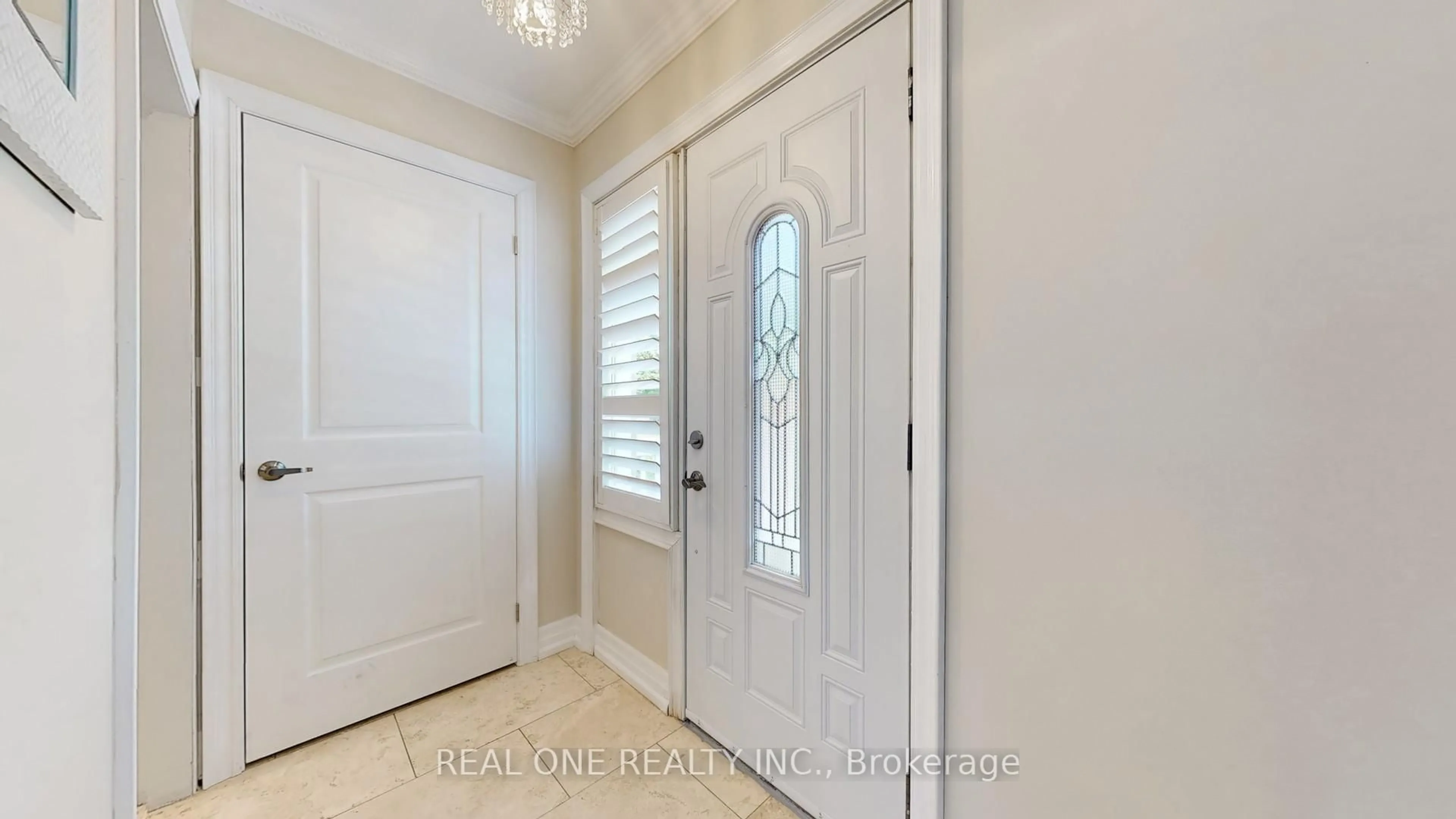 Indoor entryway for 31 Wellesworth Dr, Toronto Ontario M9C 4P8