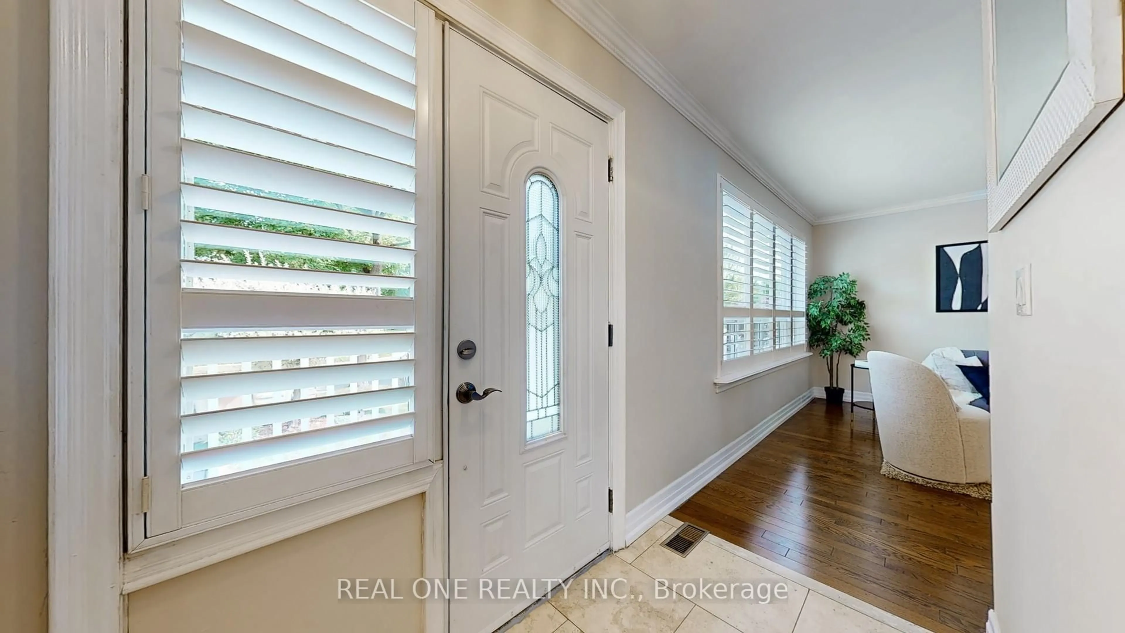 Indoor entryway for 31 Wellesworth Dr, Toronto Ontario M9C 4P8