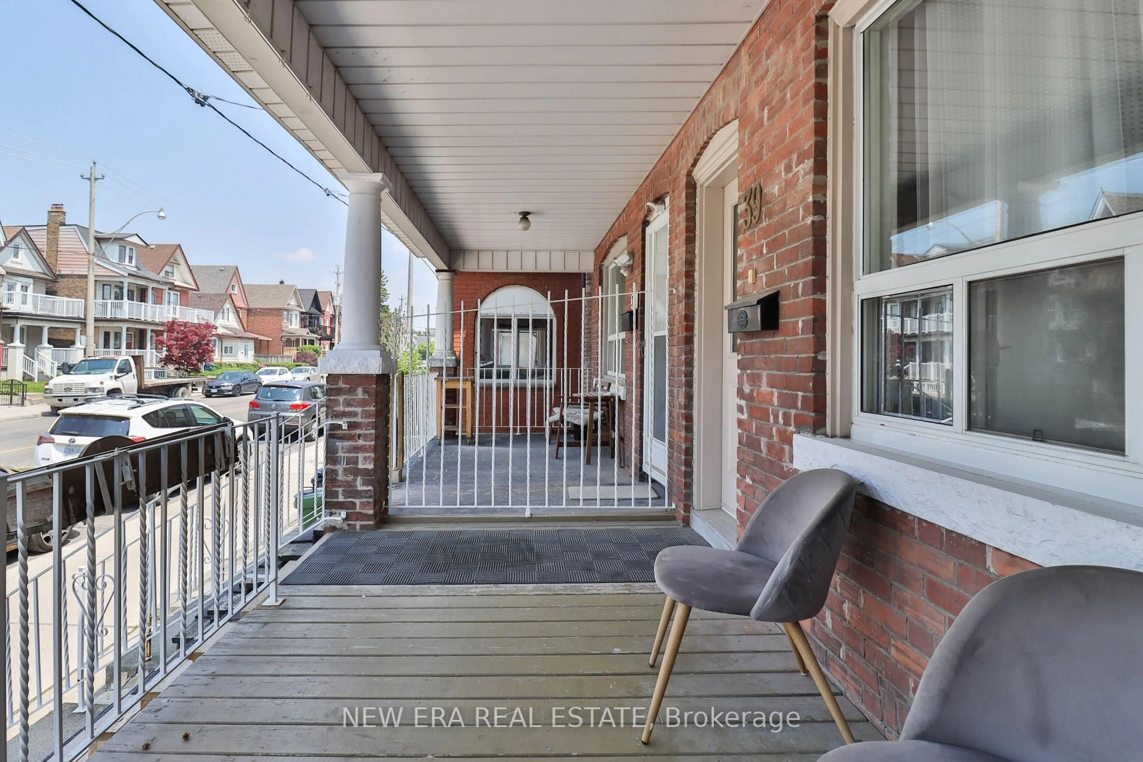 Unknown for 39 Lappin Ave, Toronto Ontario M6H 1Y3