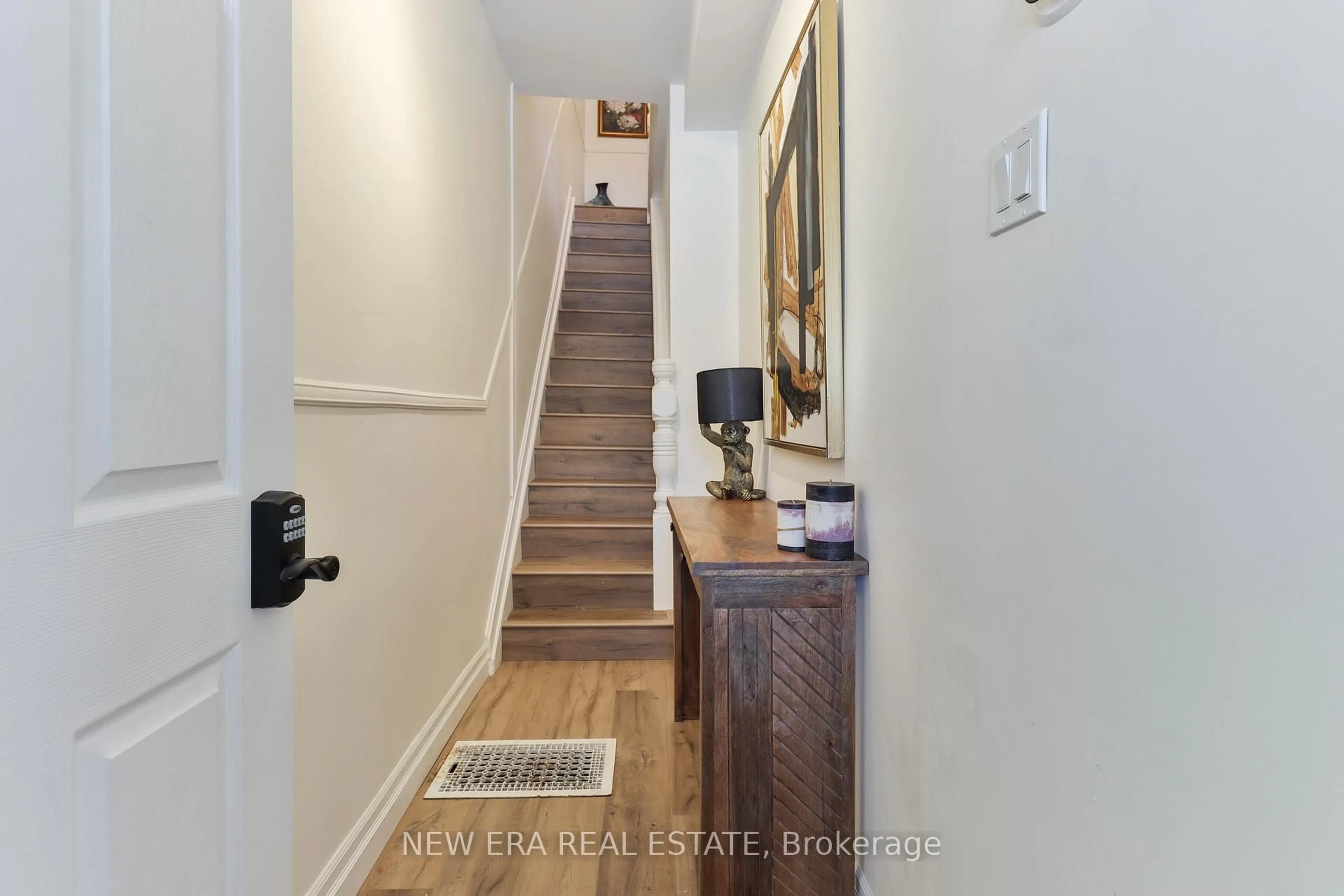 Indoor entryway for 39 Lappin Ave, Toronto Ontario M6H 1Y3