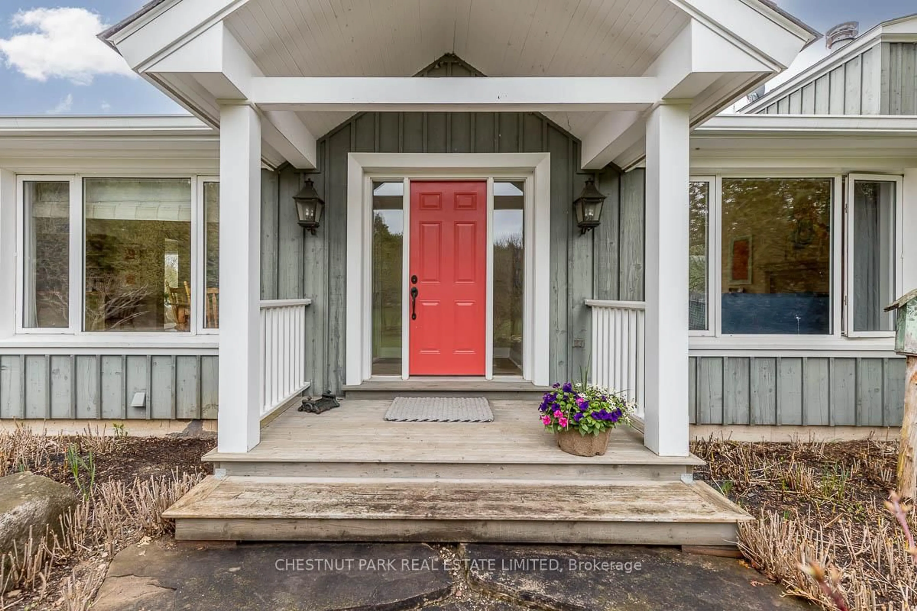 Indoor entryway for 16249 Shaws Creek Rd, Caledon Ontario L7C 1V9