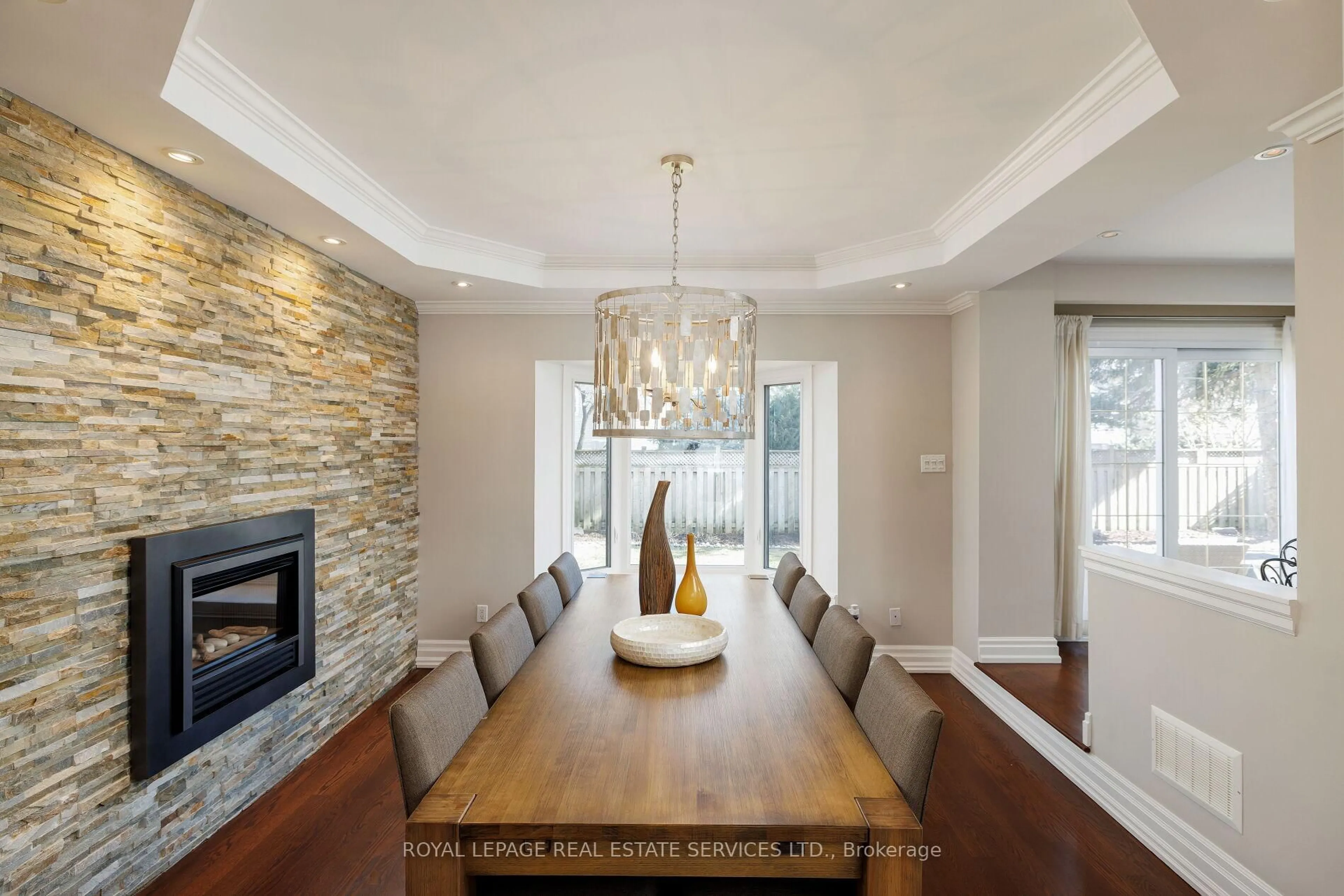 Dining room, unknown for 2358 Canso Rd, Oakville Ontario L6J 5W6