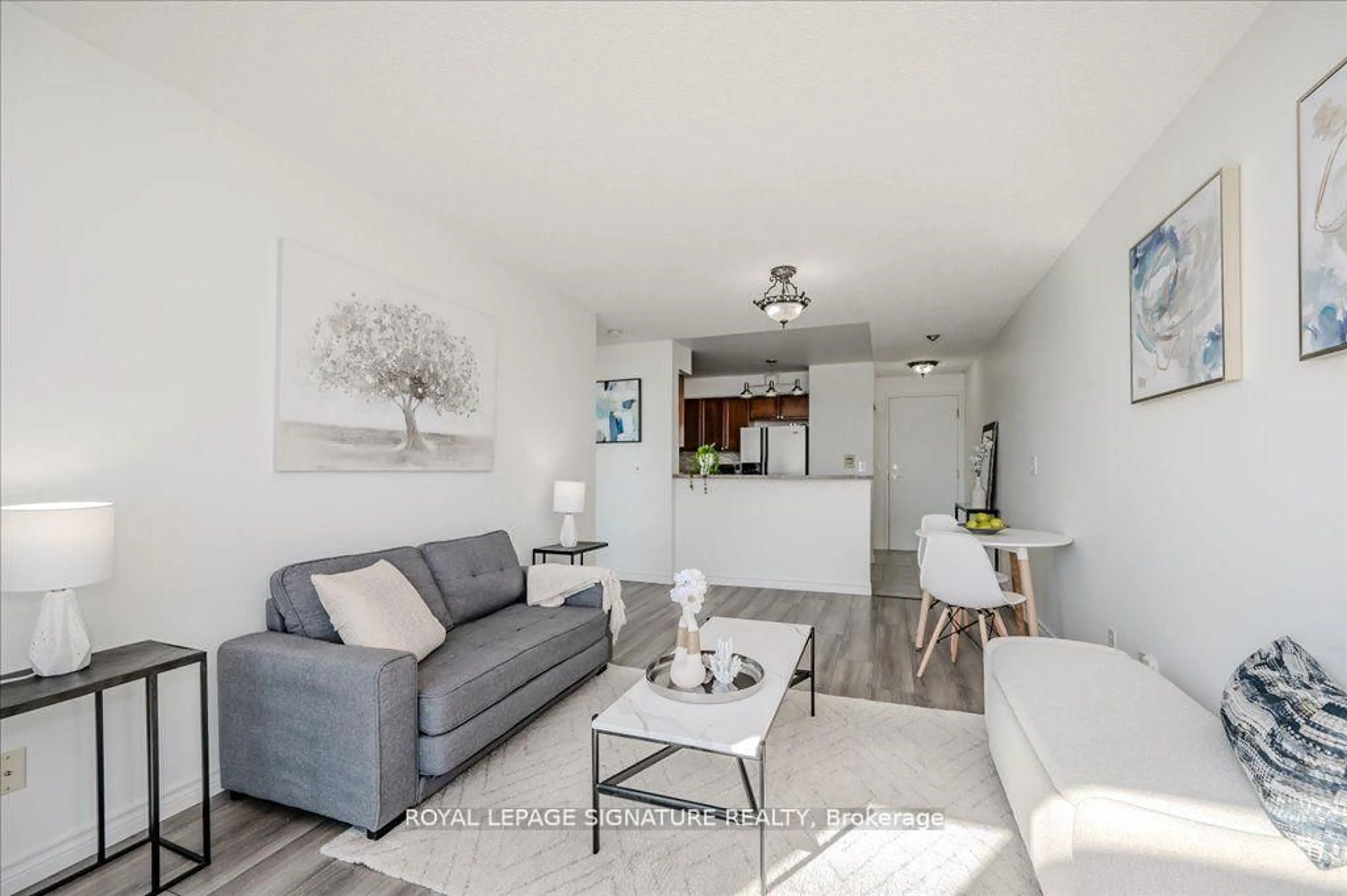 Living room with furniture, wood/laminate floor for 2545 Erin Centre Blvd #PH 05, Mississauga Ontario L5M 5H6
