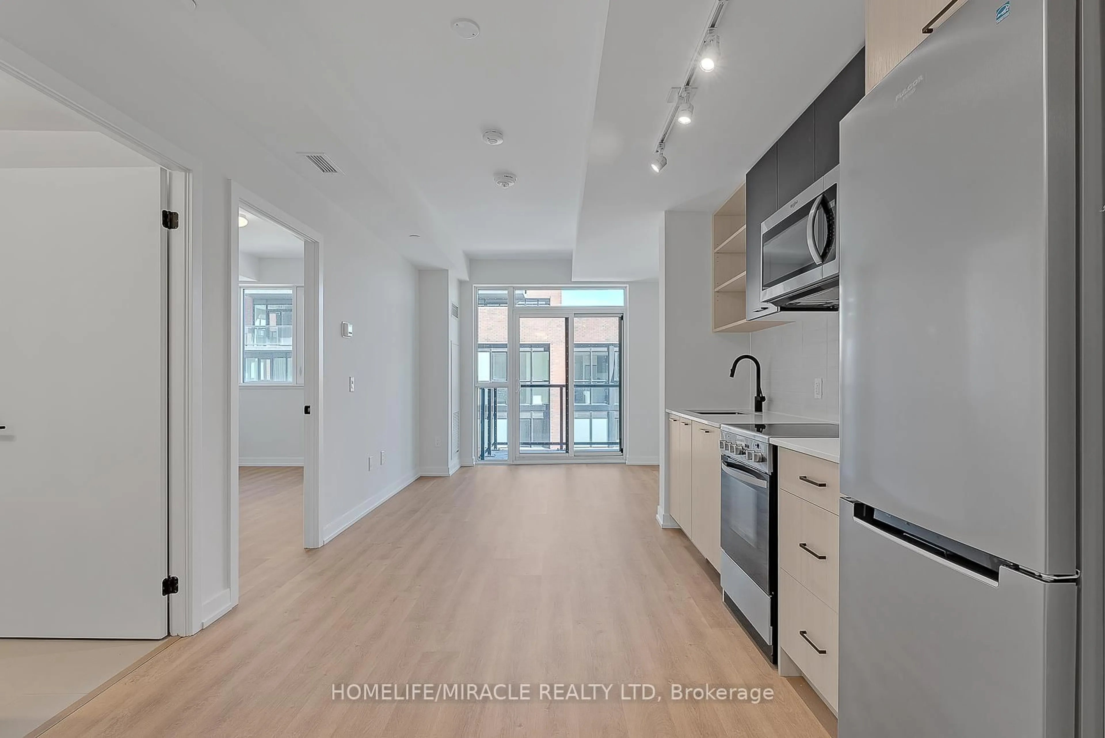 Unknown for 2300 St. Clair Ave #311, Toronto Ontario M6N 0B3