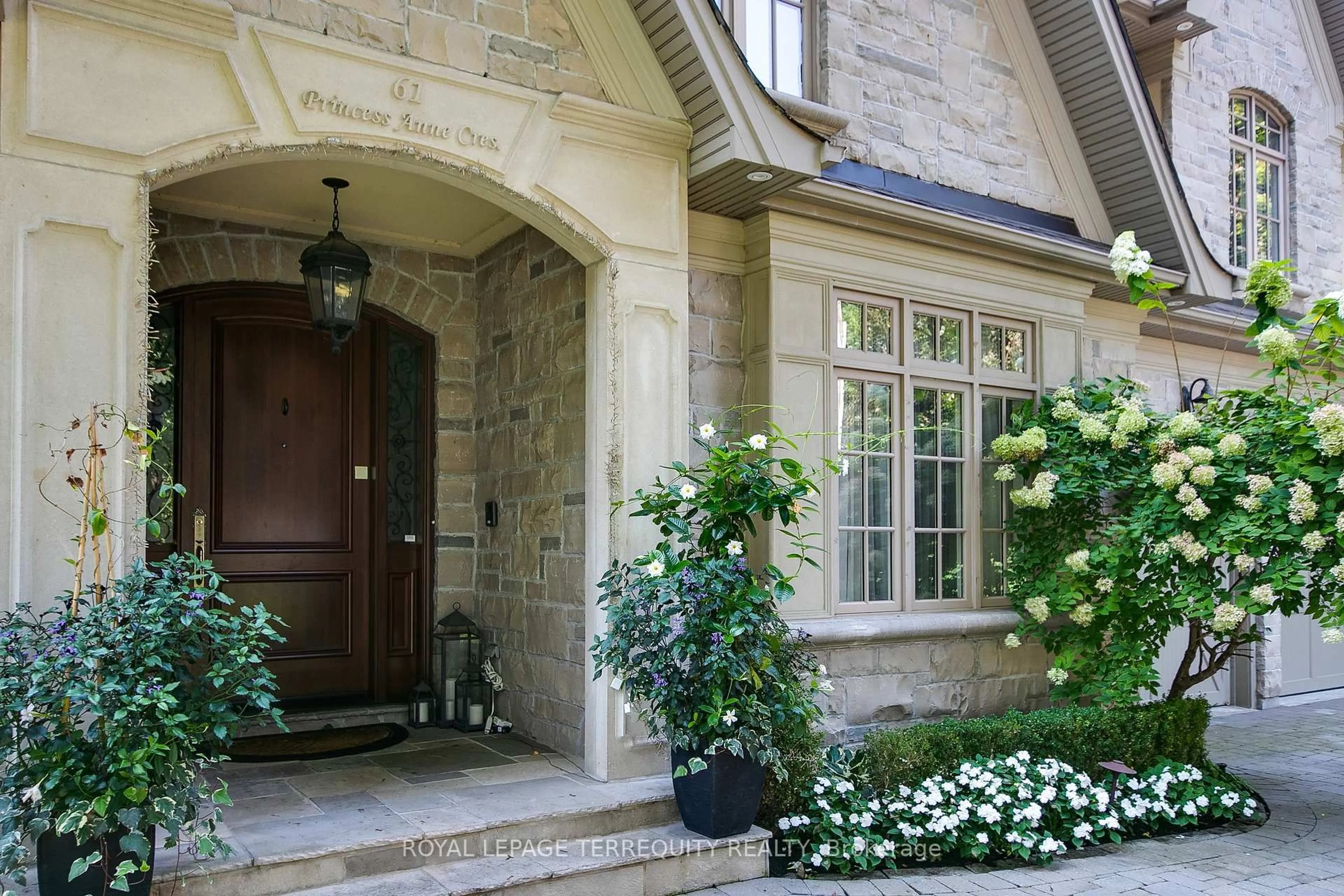 Indoor entryway for 61 Princess Anne Cres, Toronto Ontario M9A 2P3