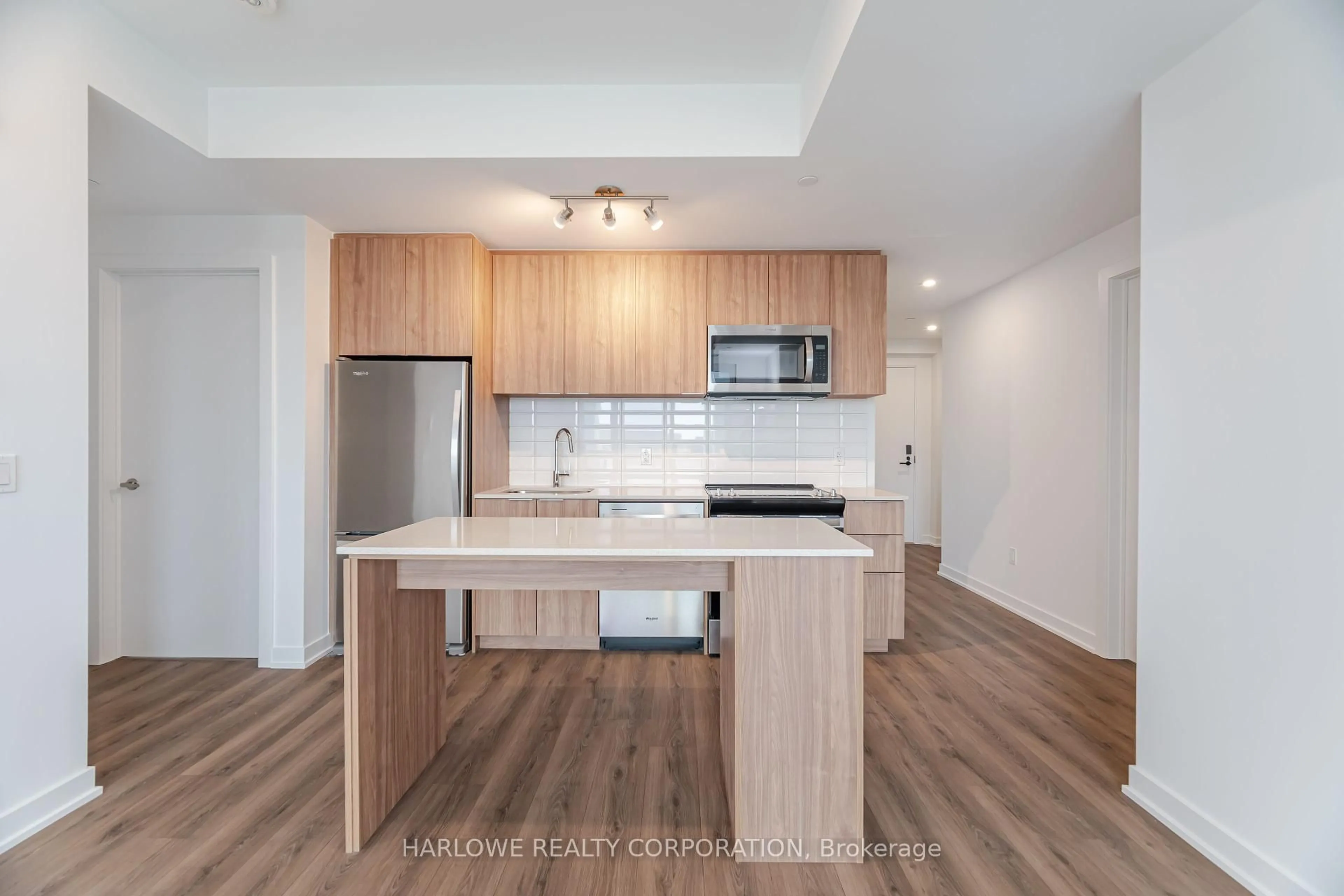 Standard kitchen, wood/laminate floor for 770 Whitlock Ave #306, Milton Ontario L9E 1S2