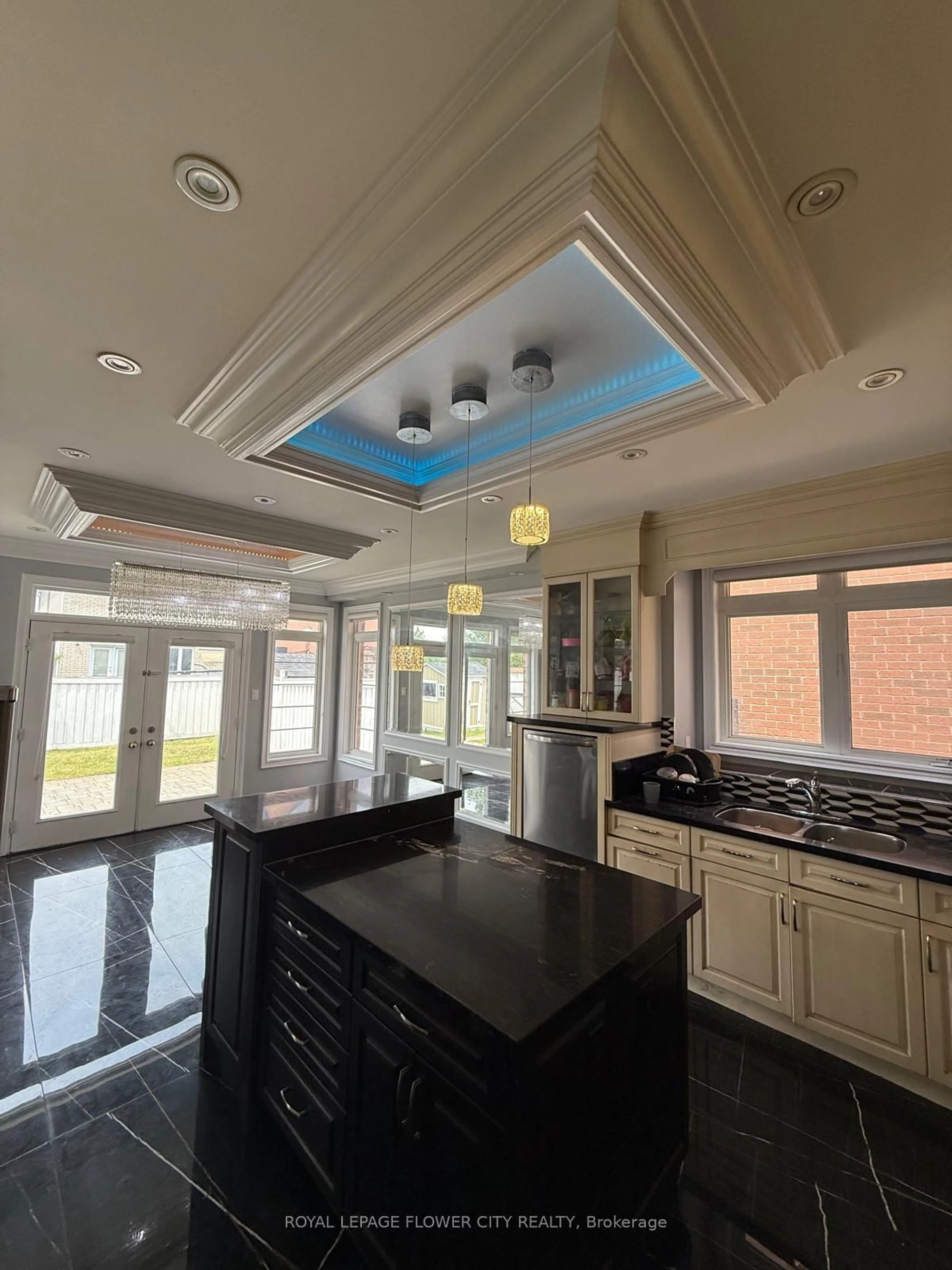Open concept kitchen, ceramic/tile floor for 2 Riverstone Dr, Brampton Ontario L6P 2V5