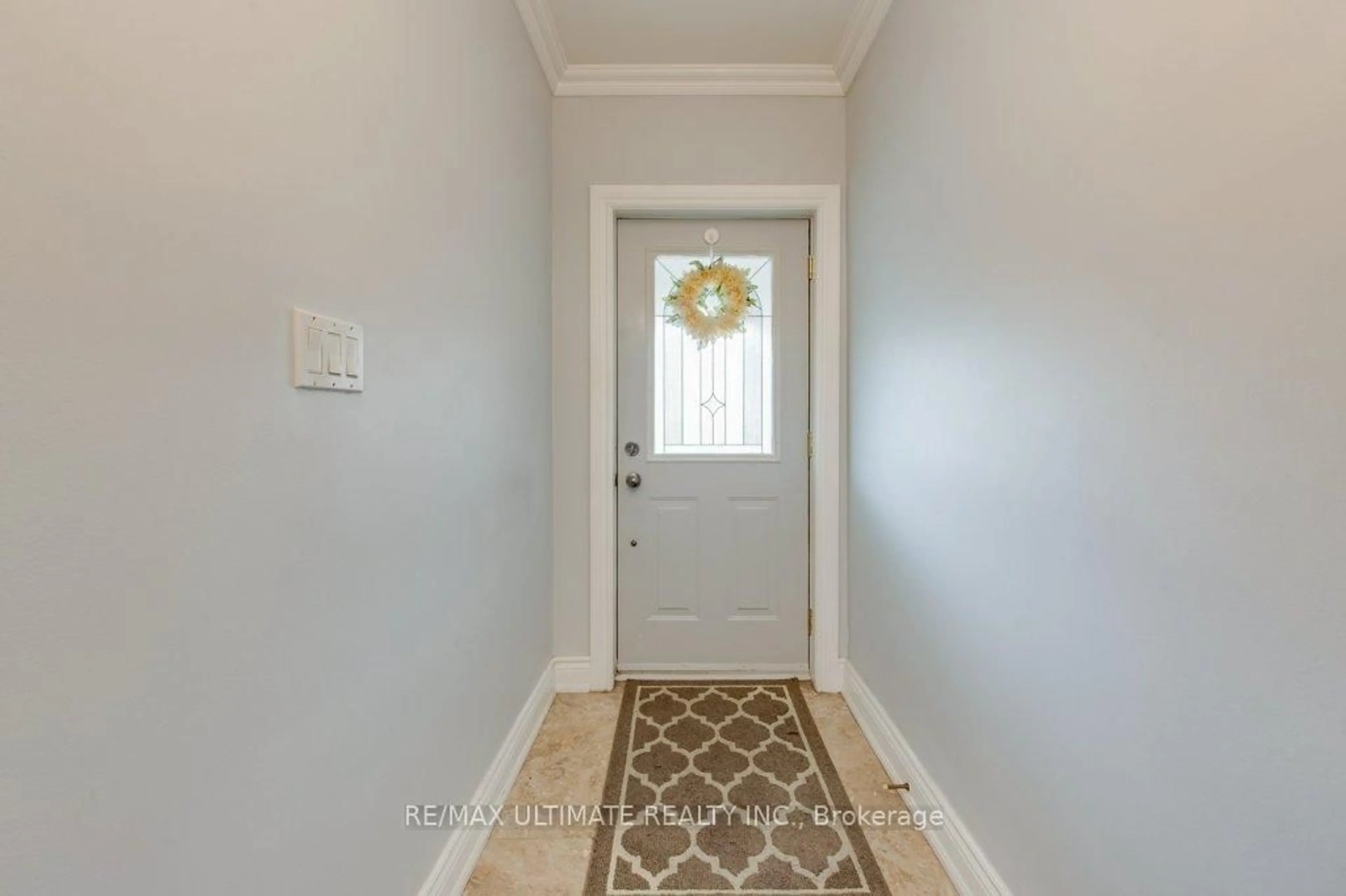 Indoor entryway for 1425 Lansdowne Ave, Toronto Ontario M6H 3Z9