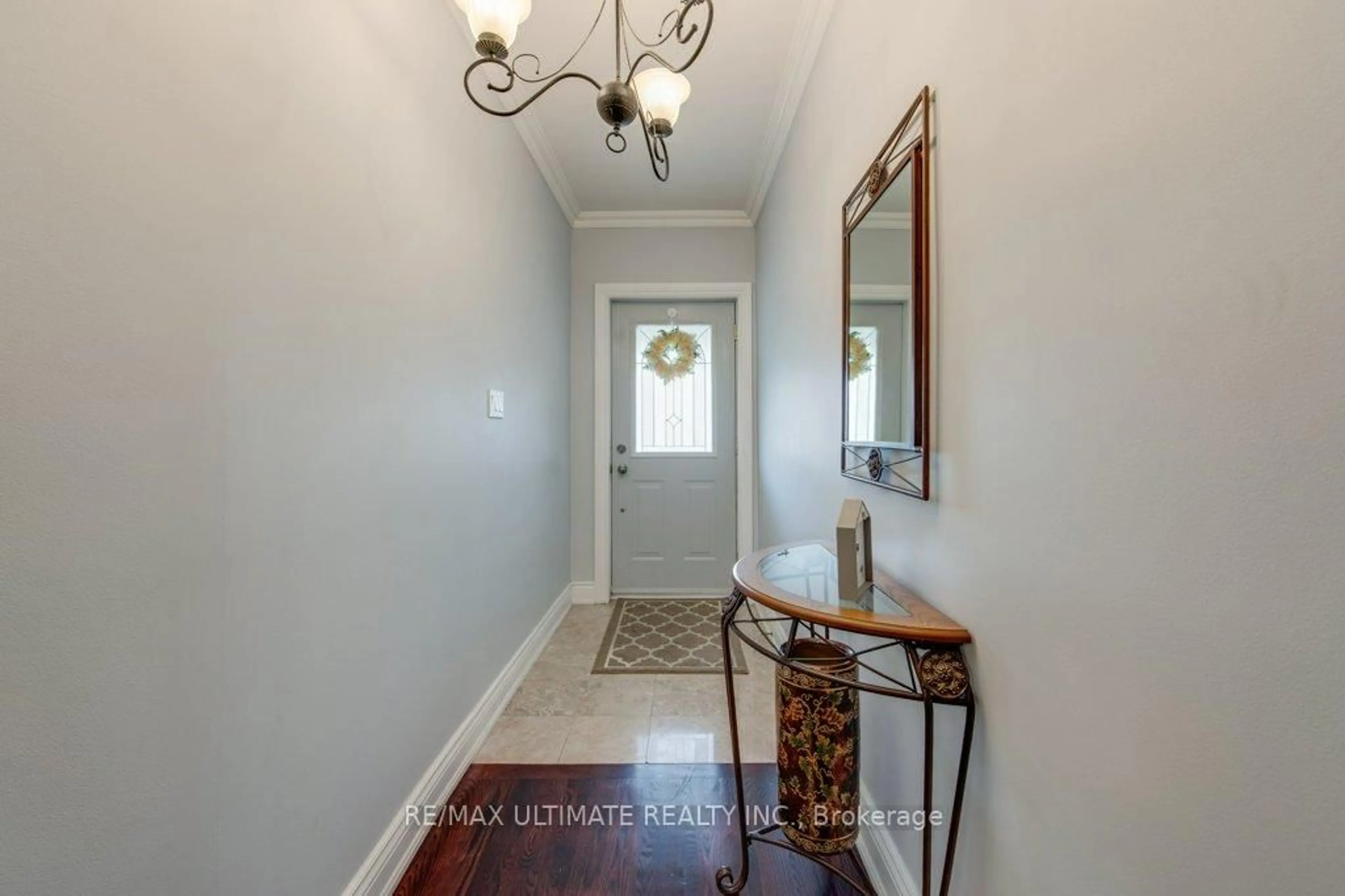 Indoor entryway for 1425 Lansdowne Ave, Toronto Ontario M6H 3Z9