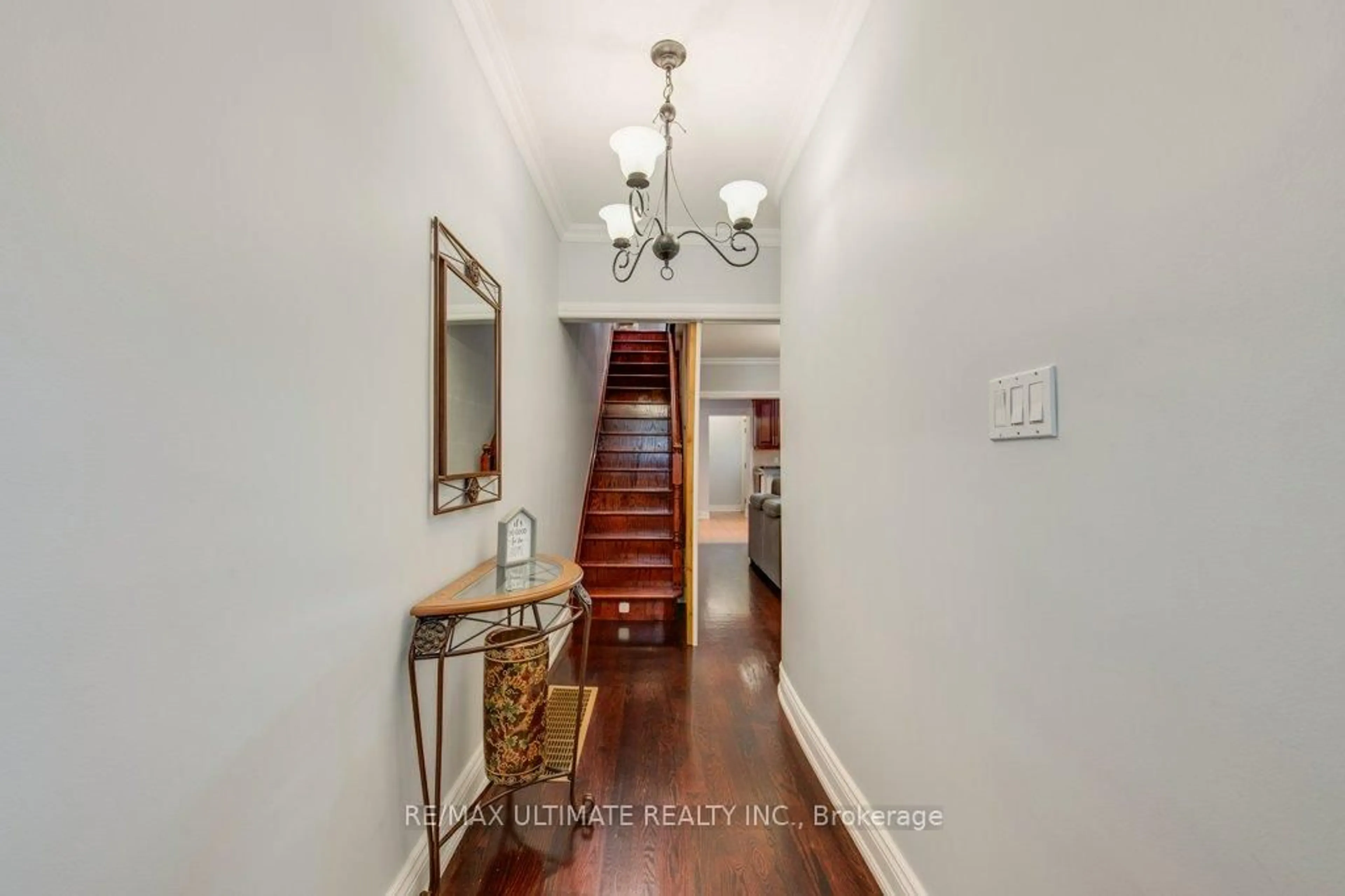 Indoor entryway for 1425 Lansdowne Ave, Toronto Ontario M6H 3Z9