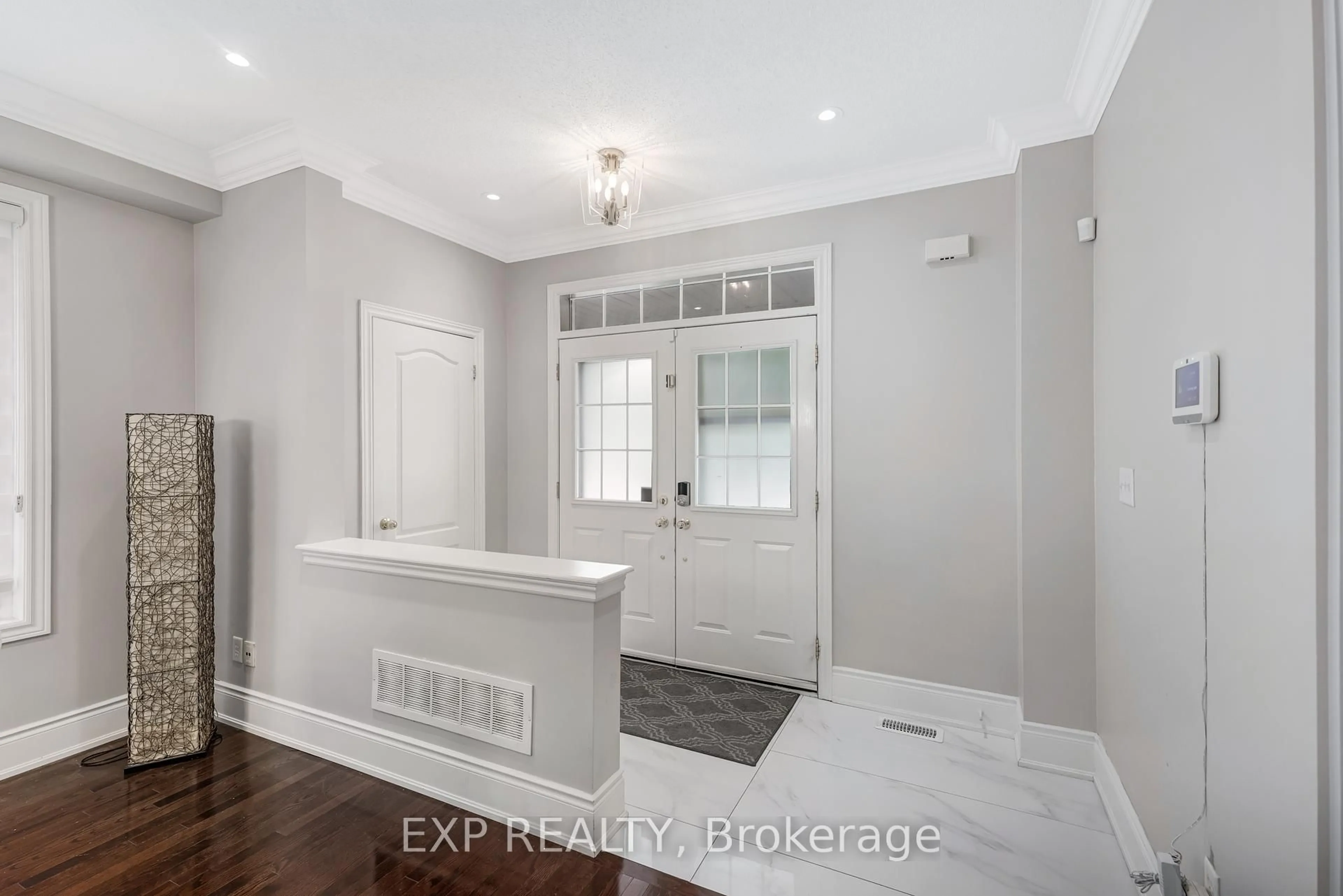Indoor entryway for 413 Sunny Meadow Blvd, Brampton Ontario L6R 0L6