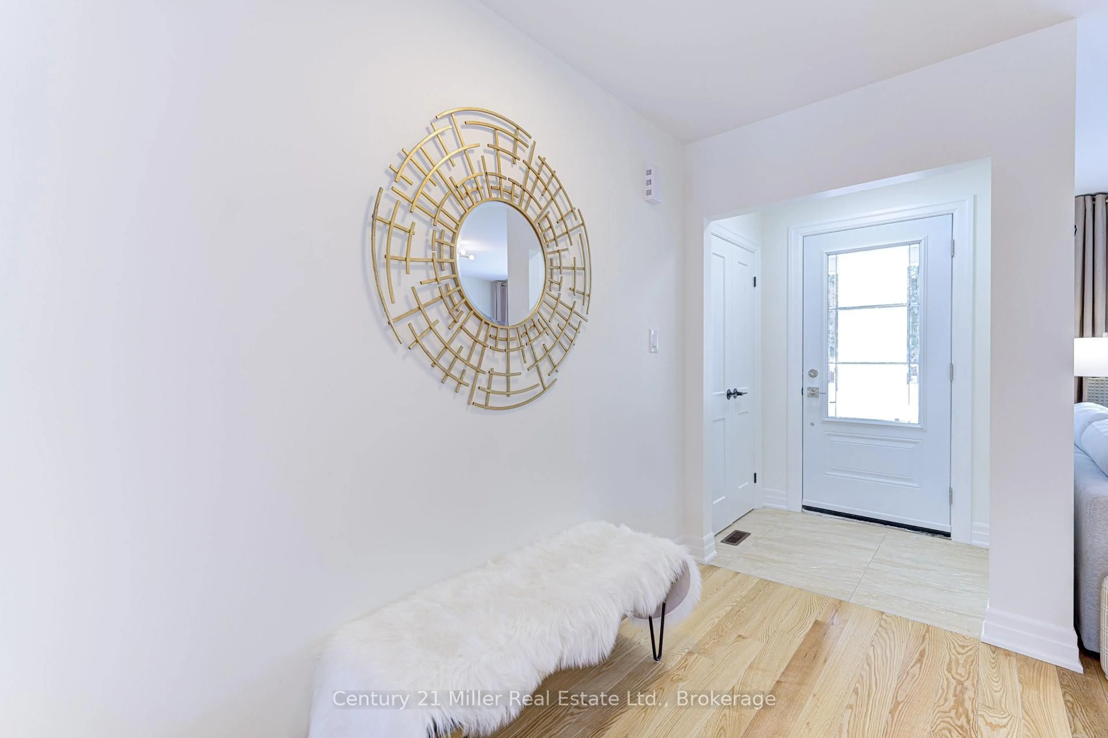 Indoor entryway for 1195 Queens Ave, Oakville Ontario L6H 2B7