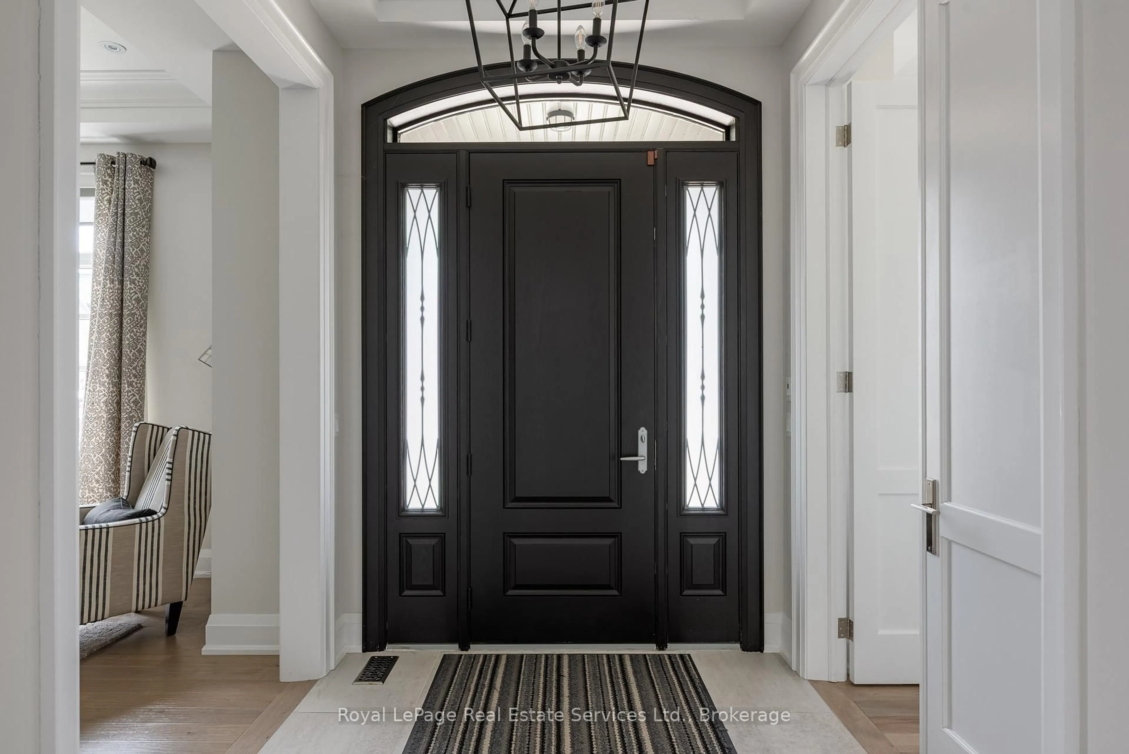 Indoor entryway for 215 Prince George Cres, Oakville Ontario L6L 0G5