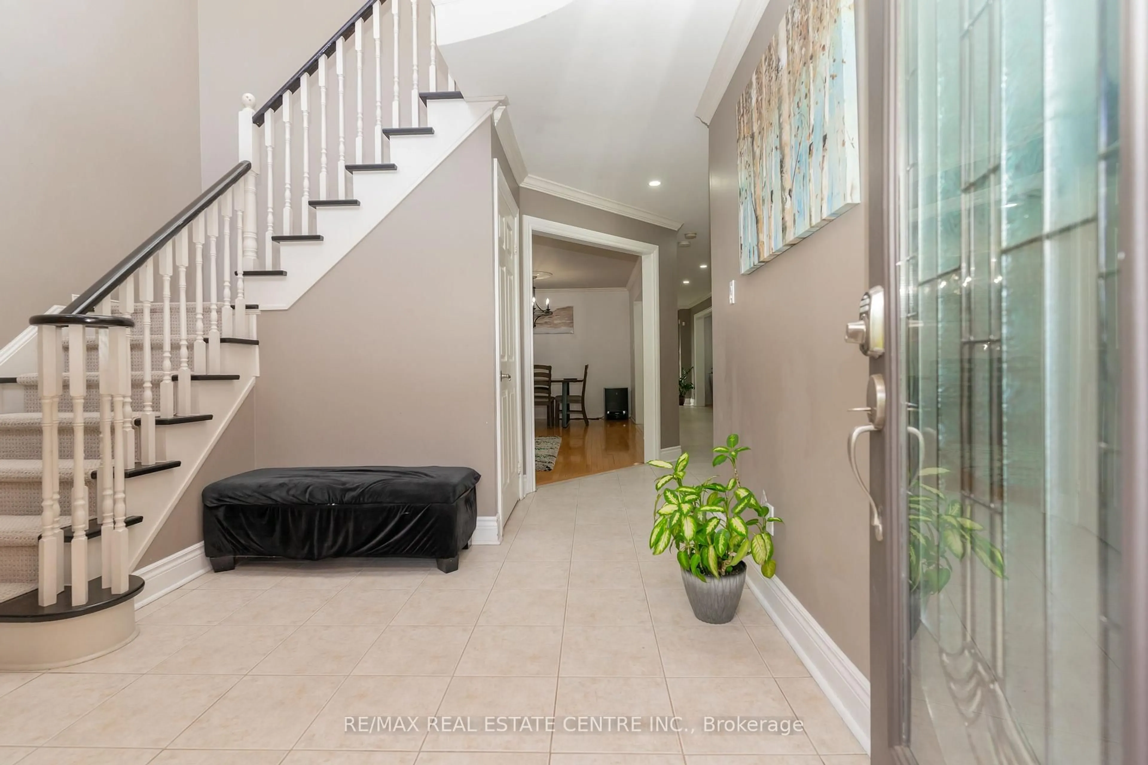Indoor entryway for 65 Berton Blvd, Halton Hills Ontario L7G 6C7