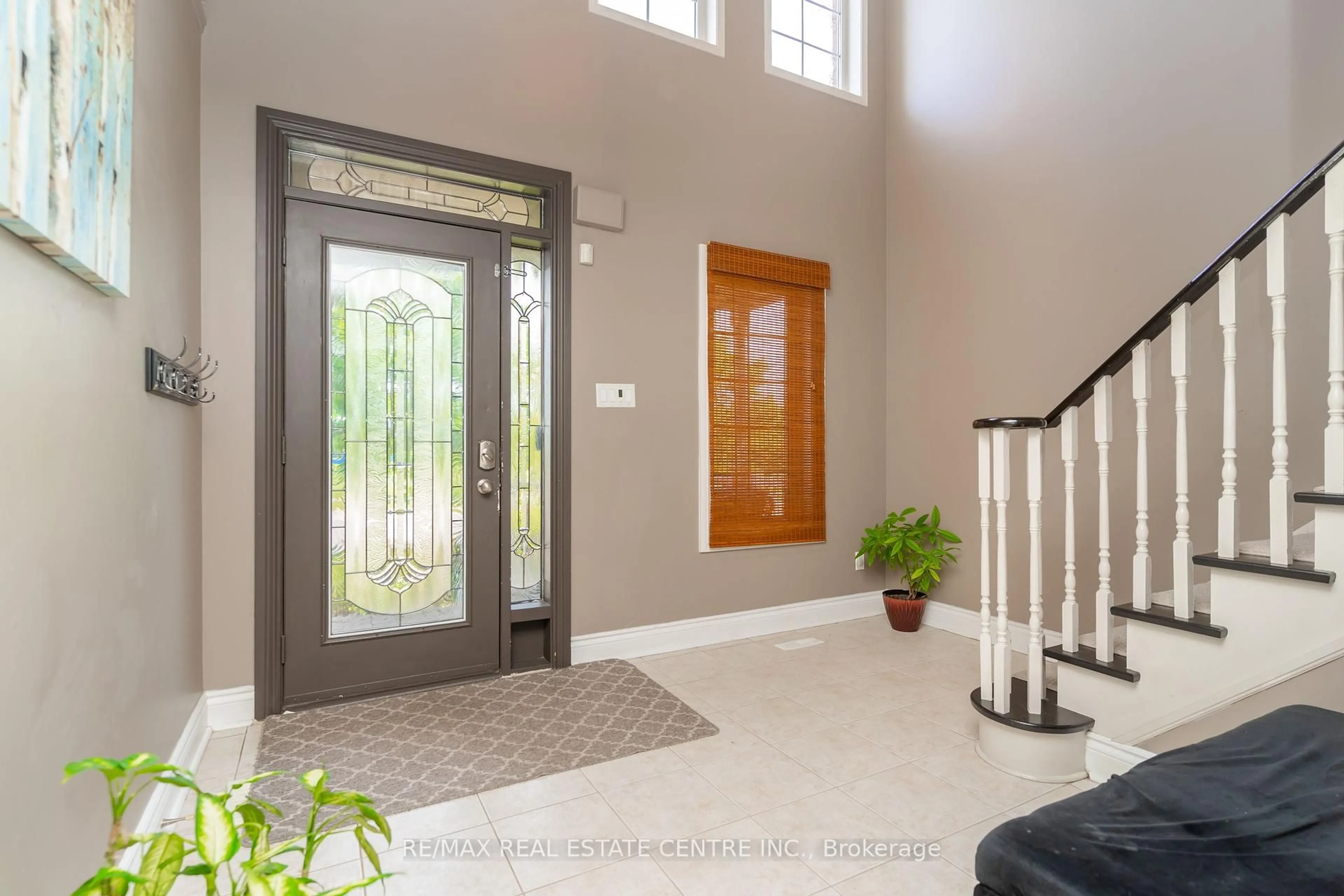 Indoor entryway for 65 Berton Blvd, Halton Hills Ontario L7G 6C7