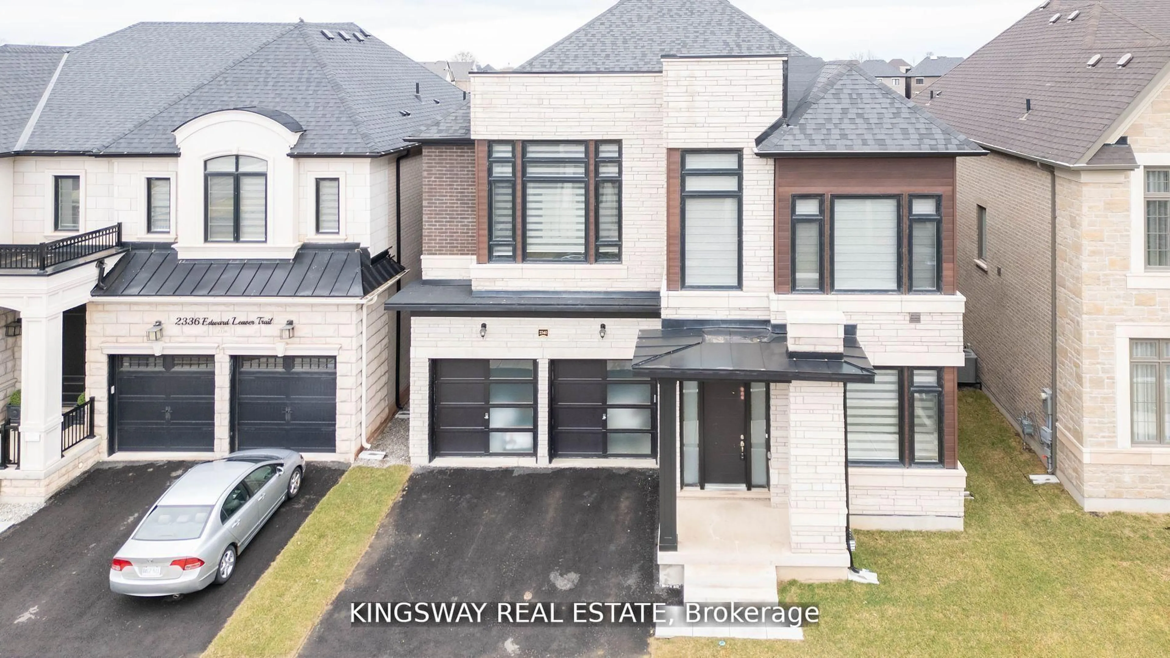 A pic from outside/outdoor area/front of a property/back of a property/a pic from drone, street for 2340 Edward Leaver Tr, Oakville Ontario L6M 5M7
