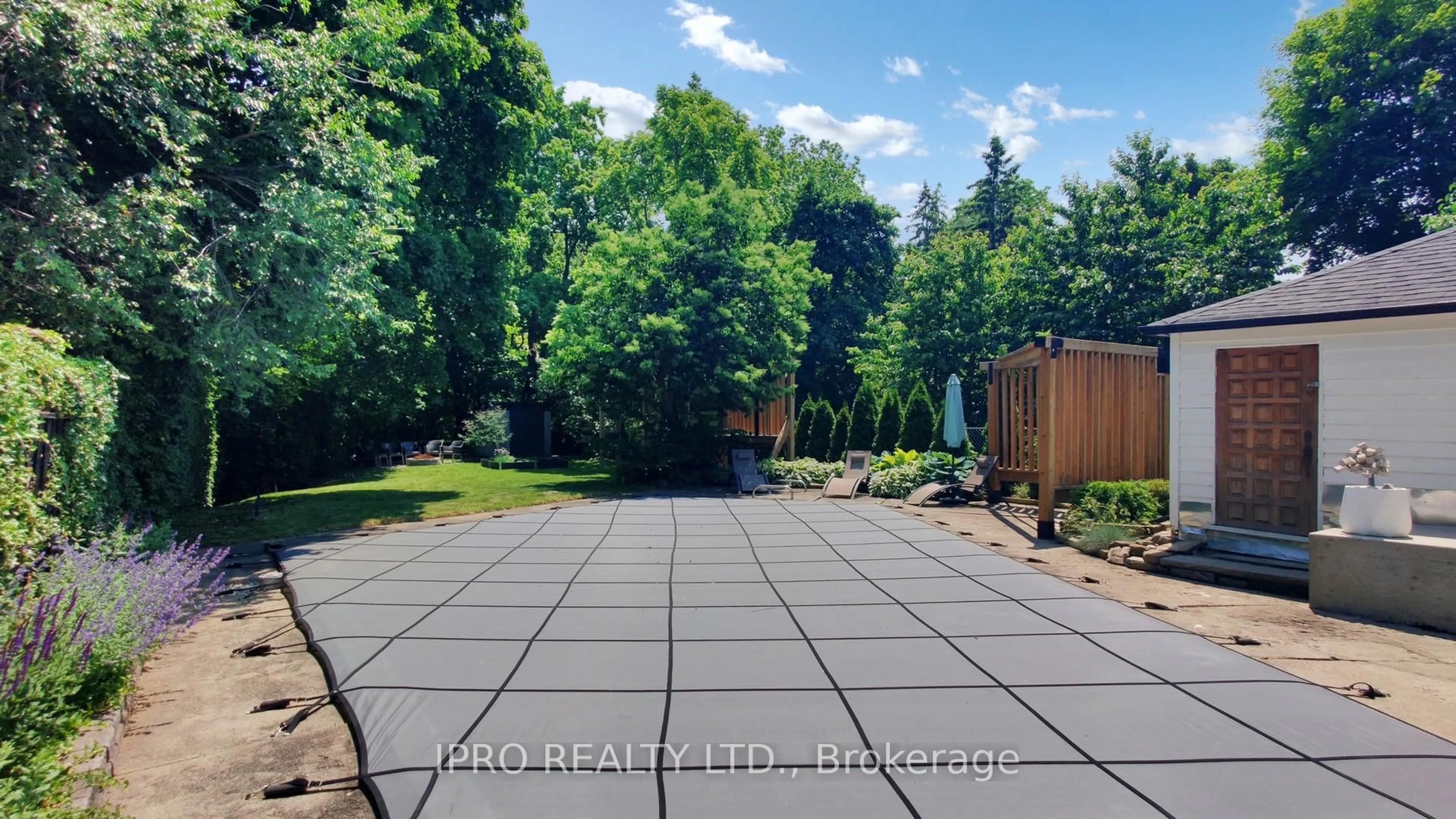 Patio, street for 35 Clarence St, Brampton Ontario L6W 1S2