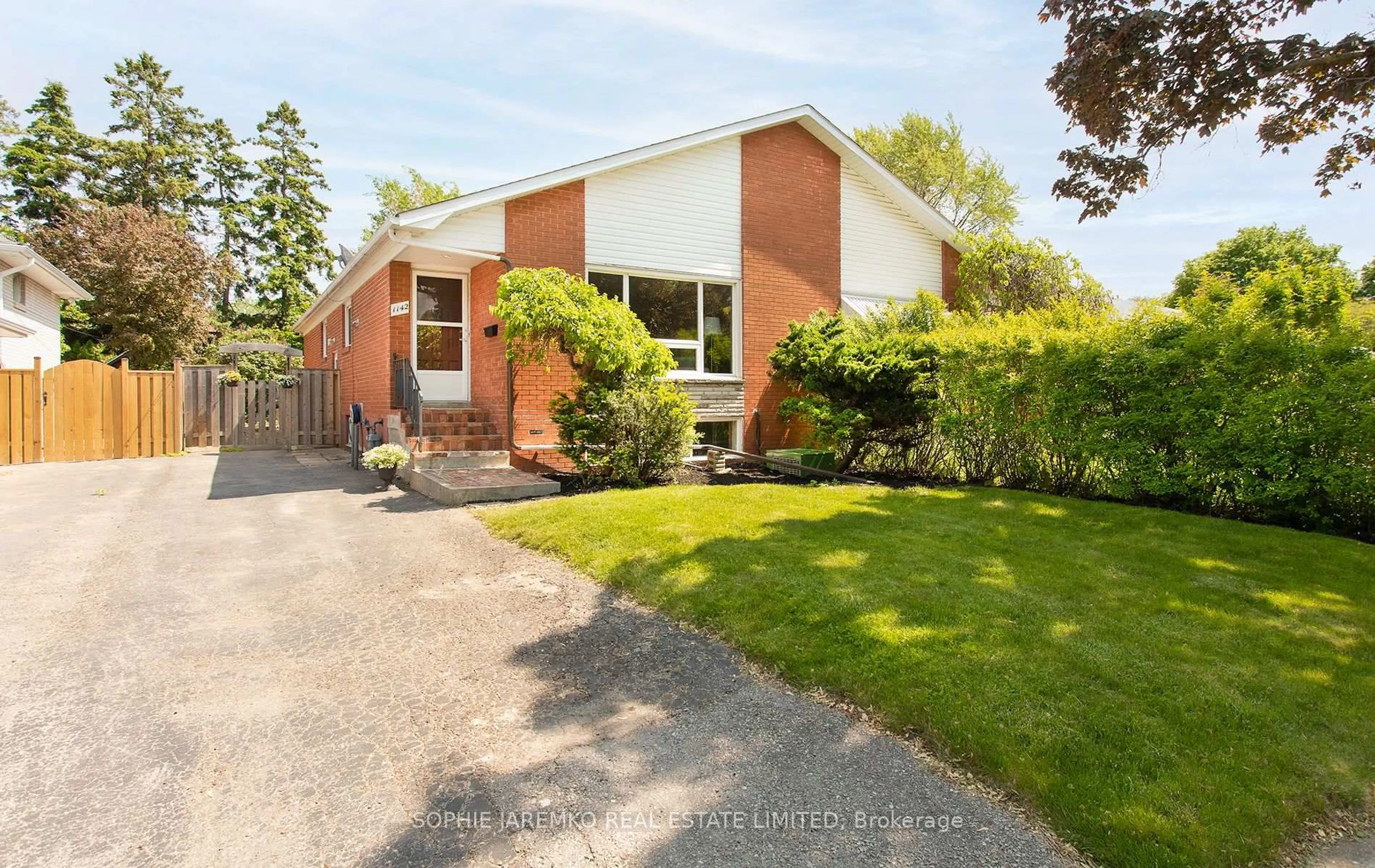 Home with brick exterior material, street for 1142 Sylvania Dr, Mississauga Ontario L4Y 2M1