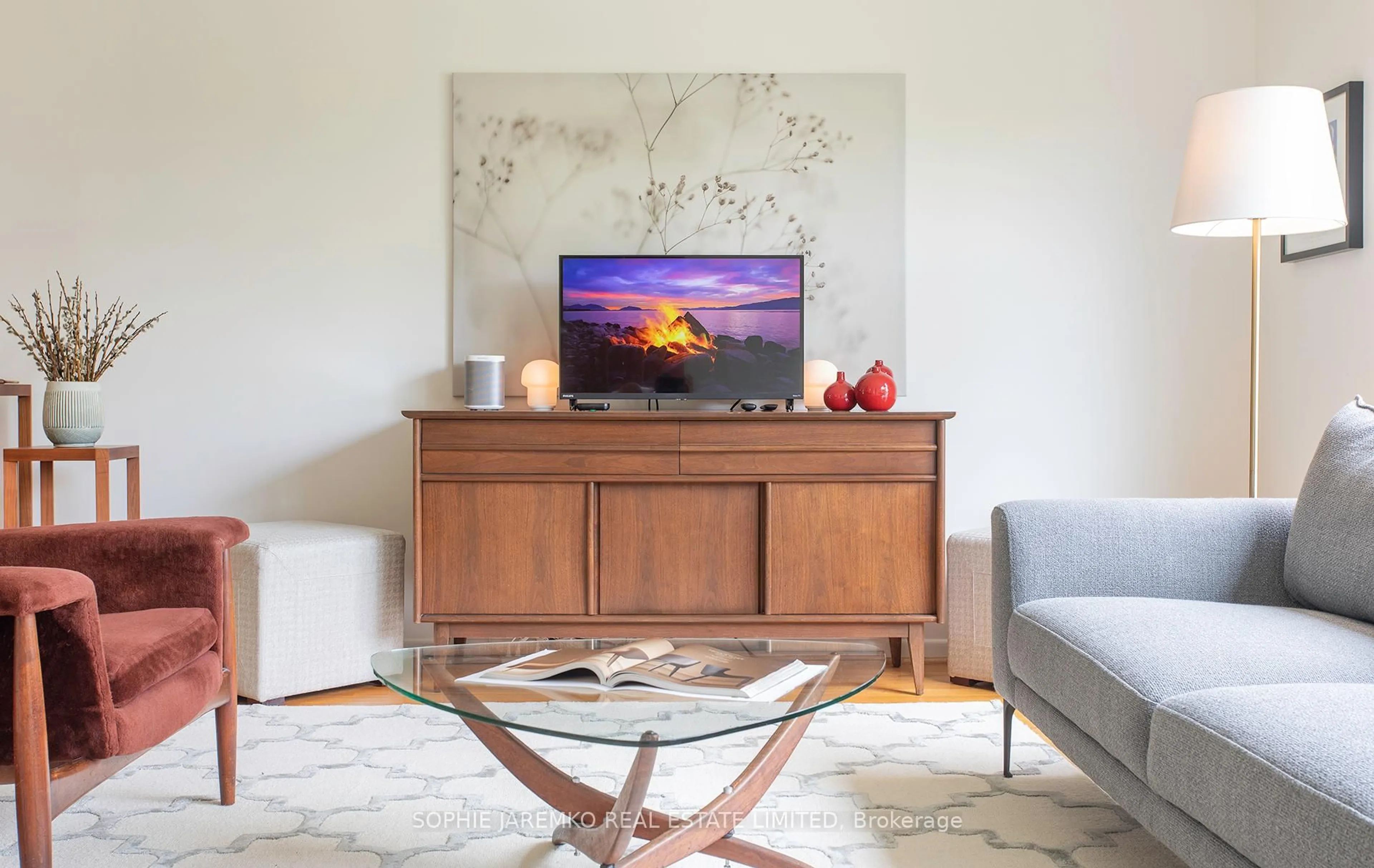 Living room with furniture, unknown for 1142 Sylvania Dr, Mississauga Ontario L4Y 2M1