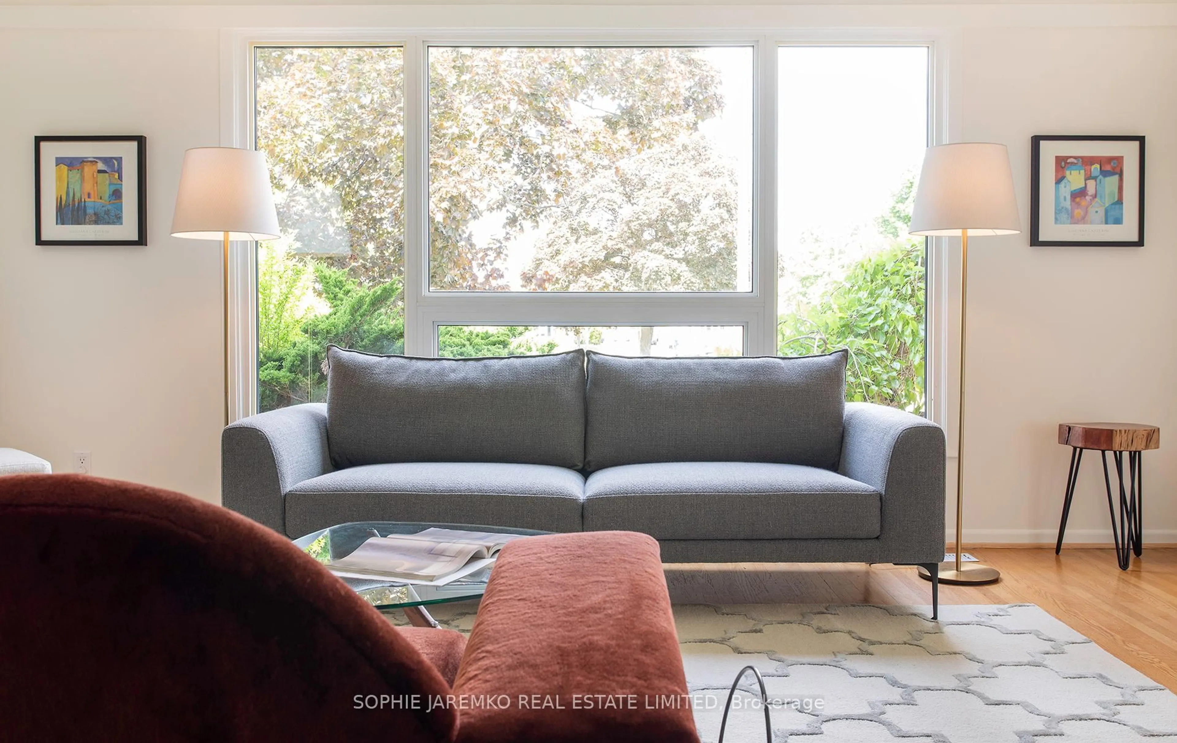 Living room with furniture, unknown for 1142 Sylvania Dr, Mississauga Ontario L4Y 2M1