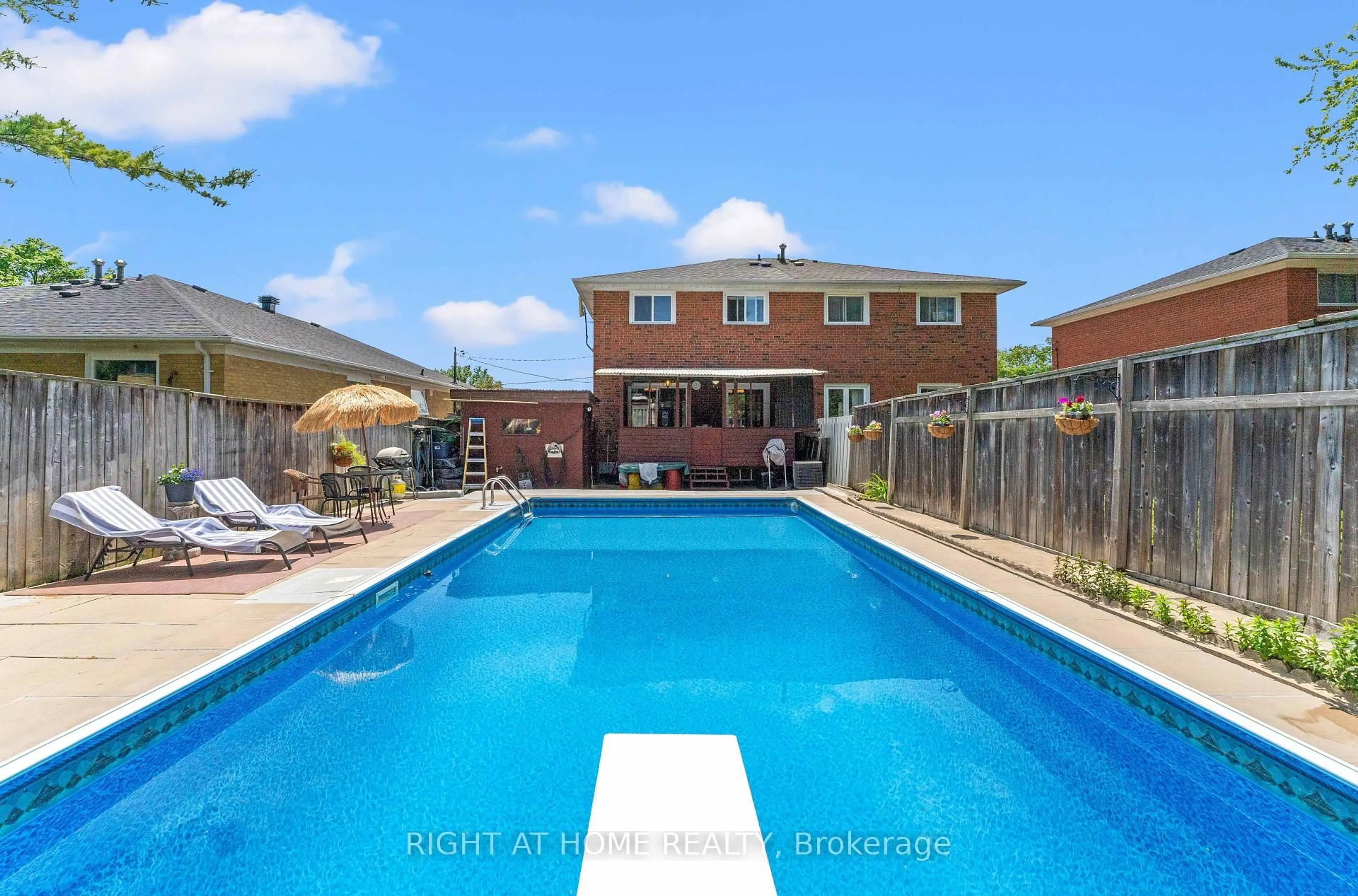 Pool for 3633 Anniversary Rd, Mississauga Ontario L5C 2G2